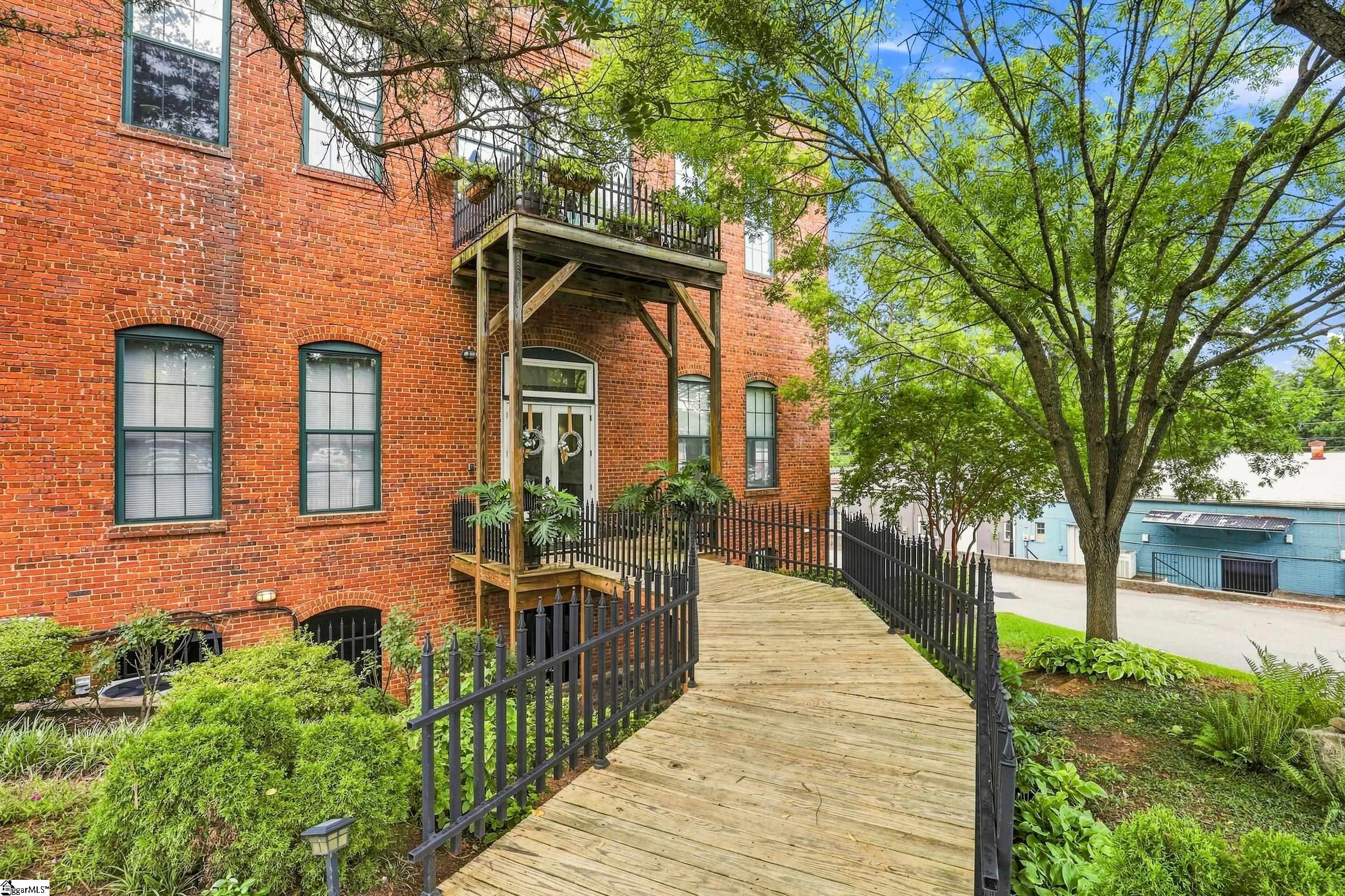 102 Russell Street Property Photo 2
