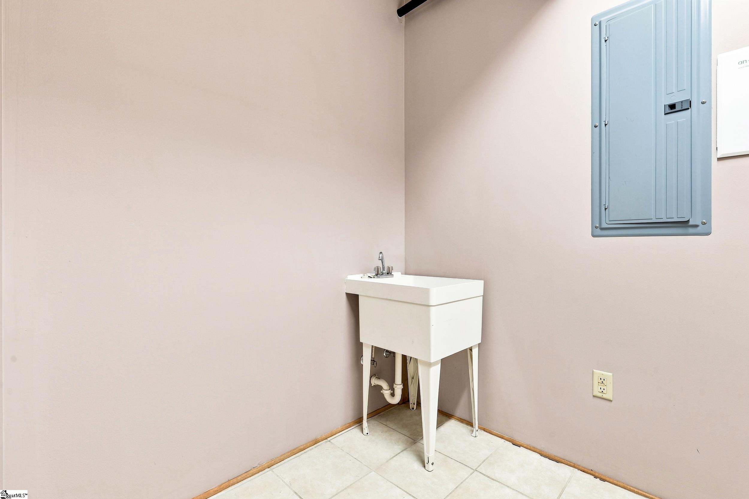 102 Russell Street Property Photo 31