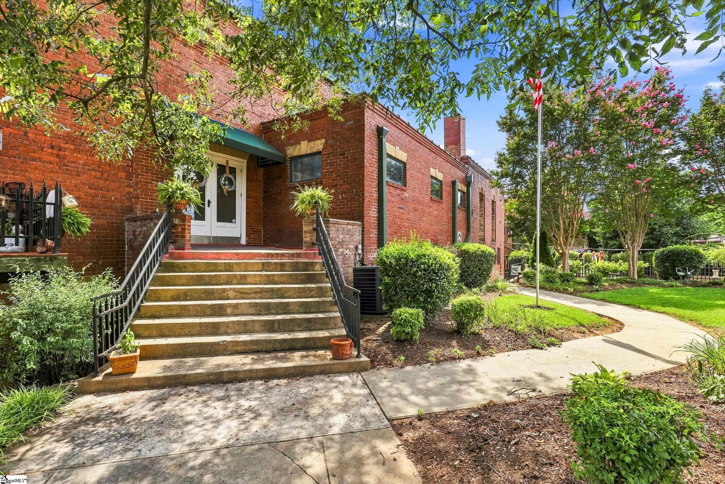 102 Russell Street Property Photo 38