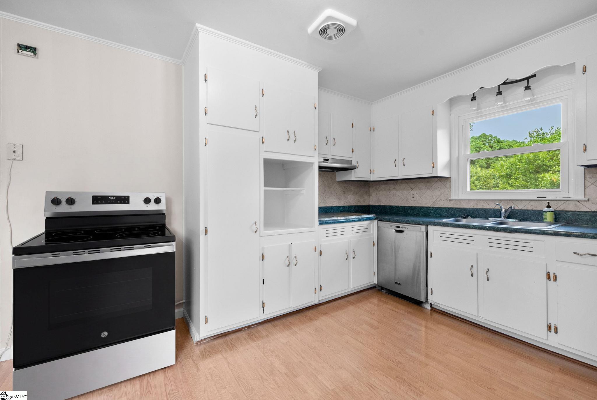 1313 N Parker Road Property Photo 6