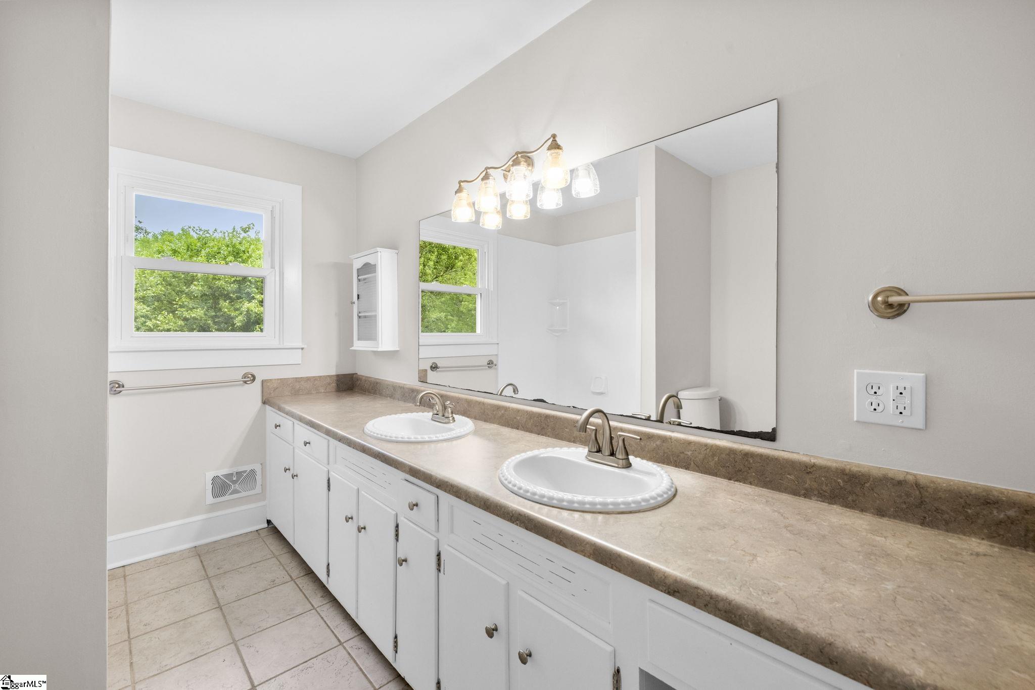 1313 N Parker Road Property Photo 13