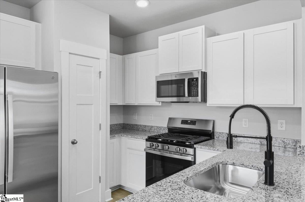 247 Islay Way Property Photo 7
