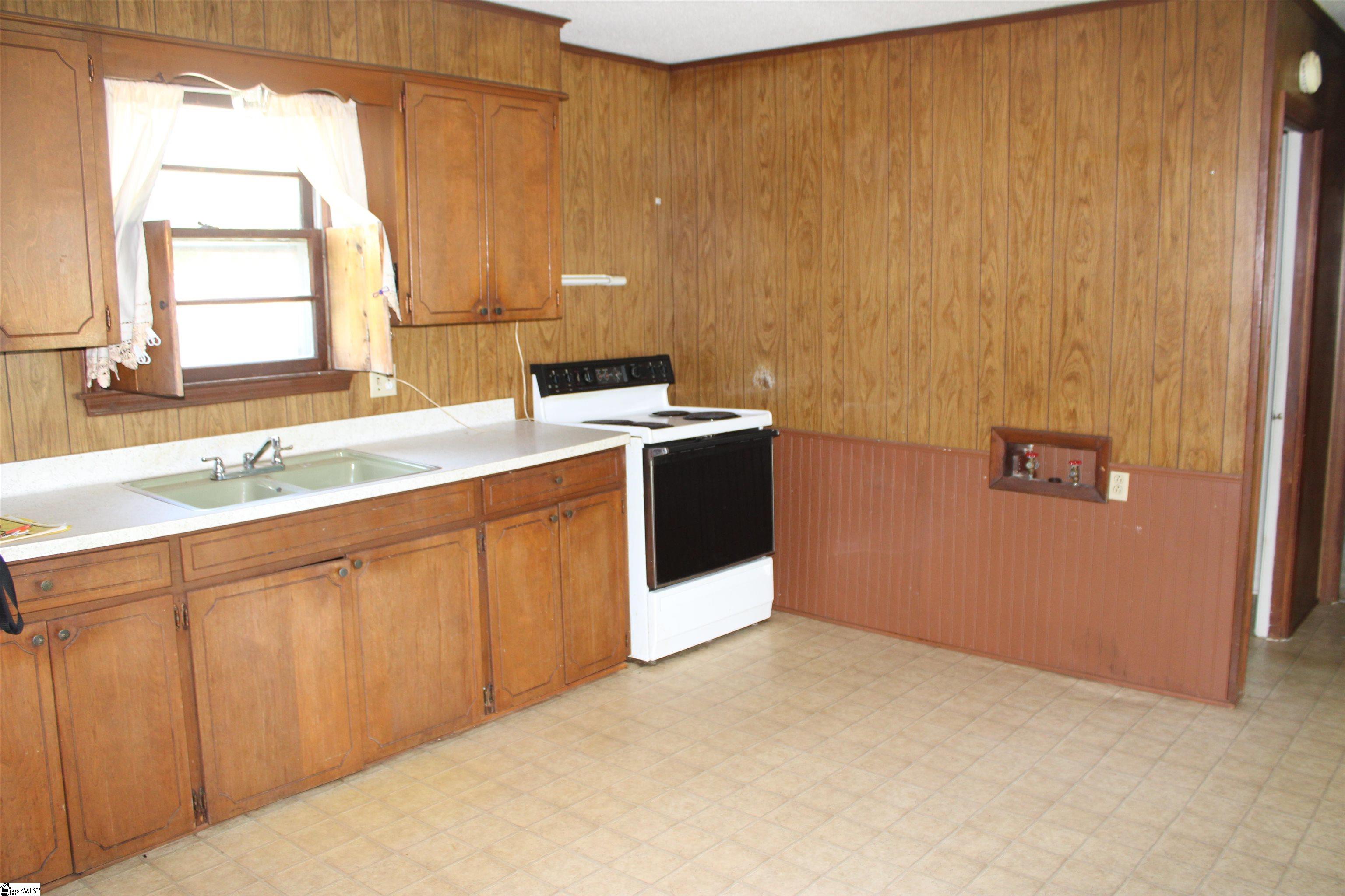 621 Freddie Drive Property Photo 8