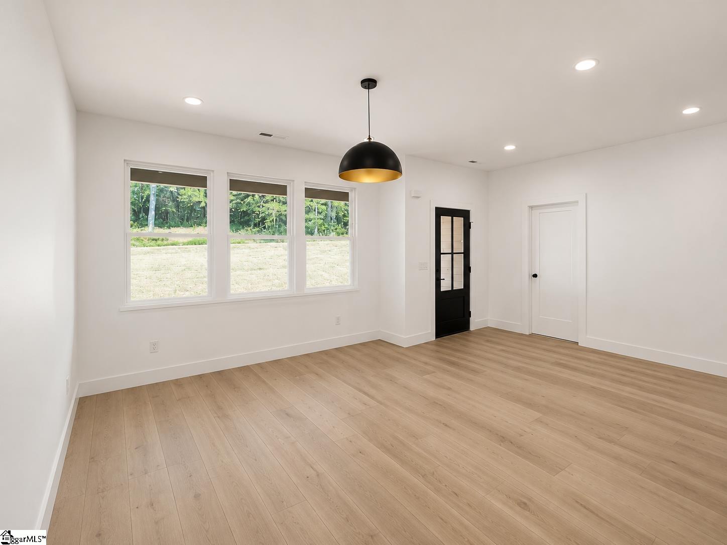 500 Skyline Drive Property Photo 4