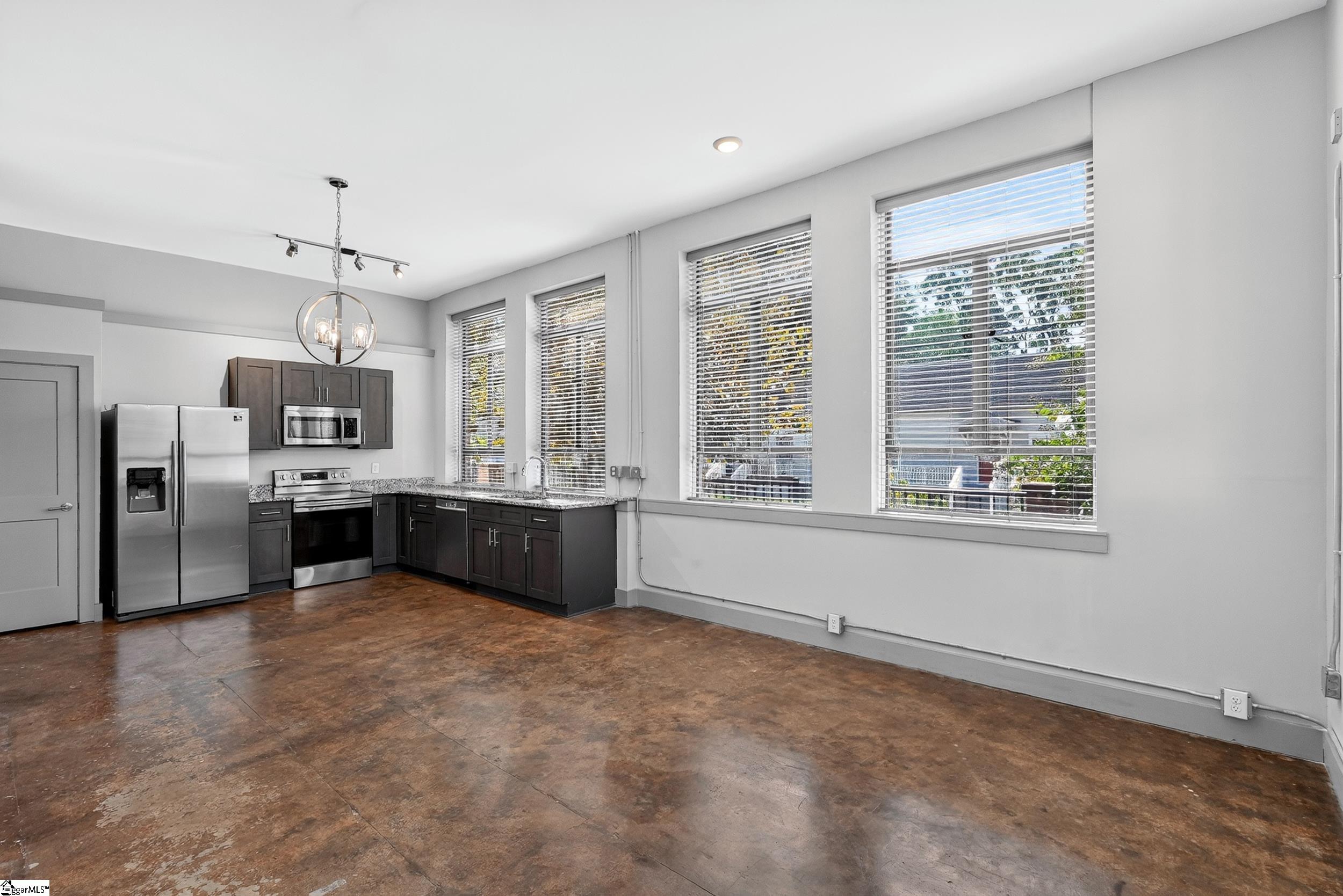 806 Green Avenue Property Photo 8