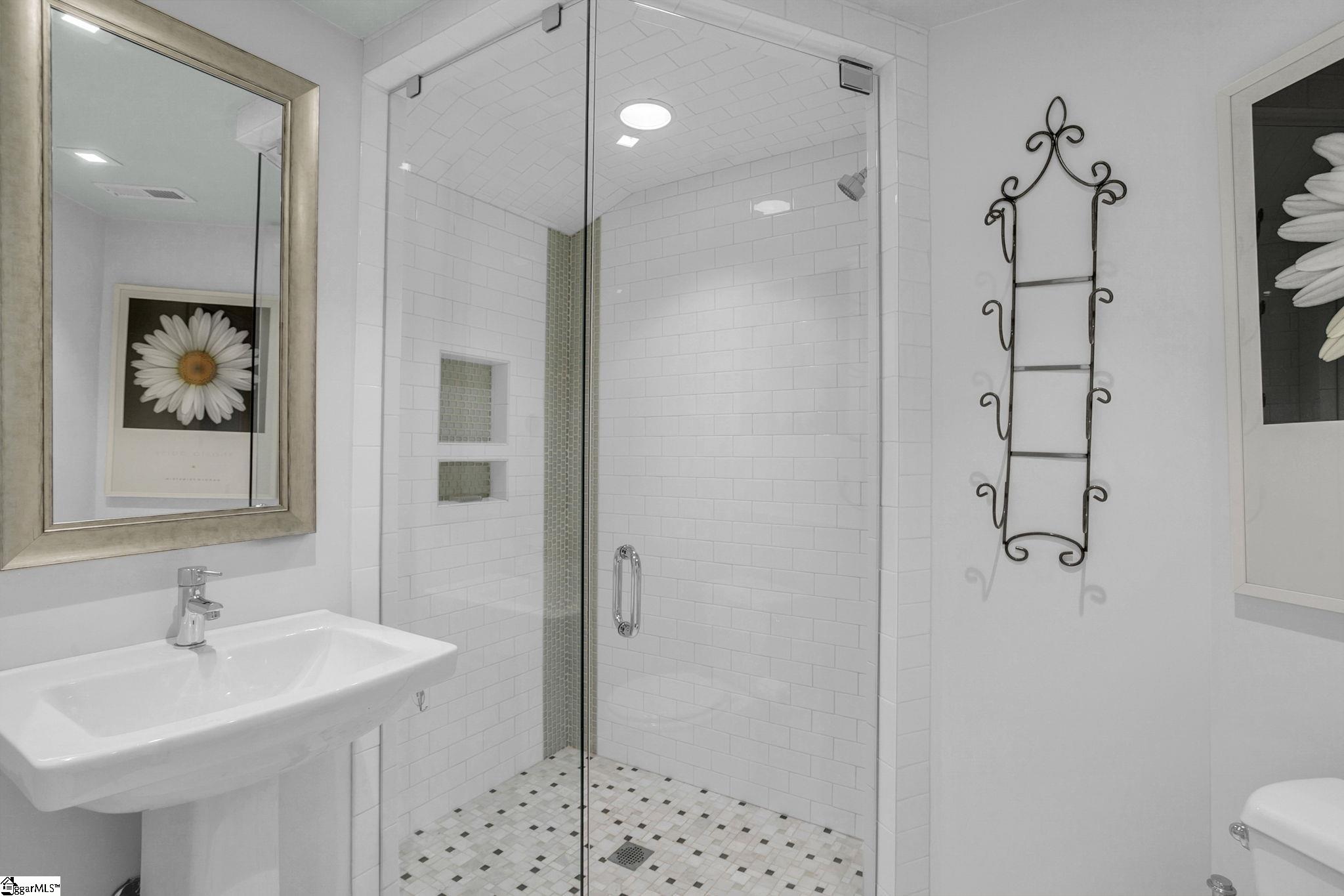 400 E Washington Street Property Photo 18