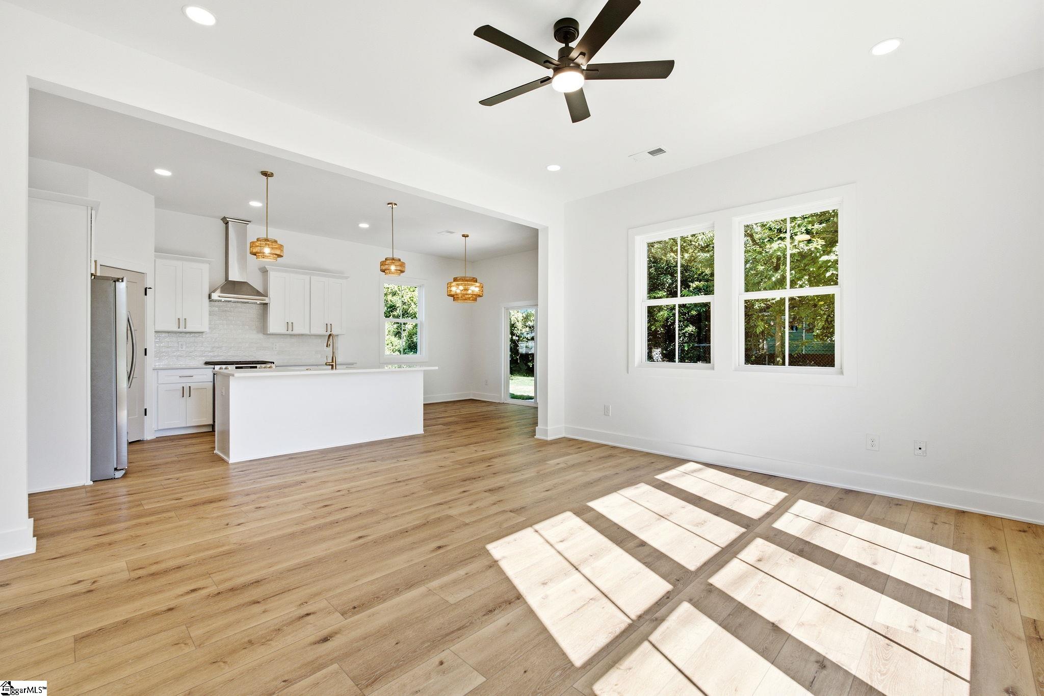 4 Temple Street Property Photo 7