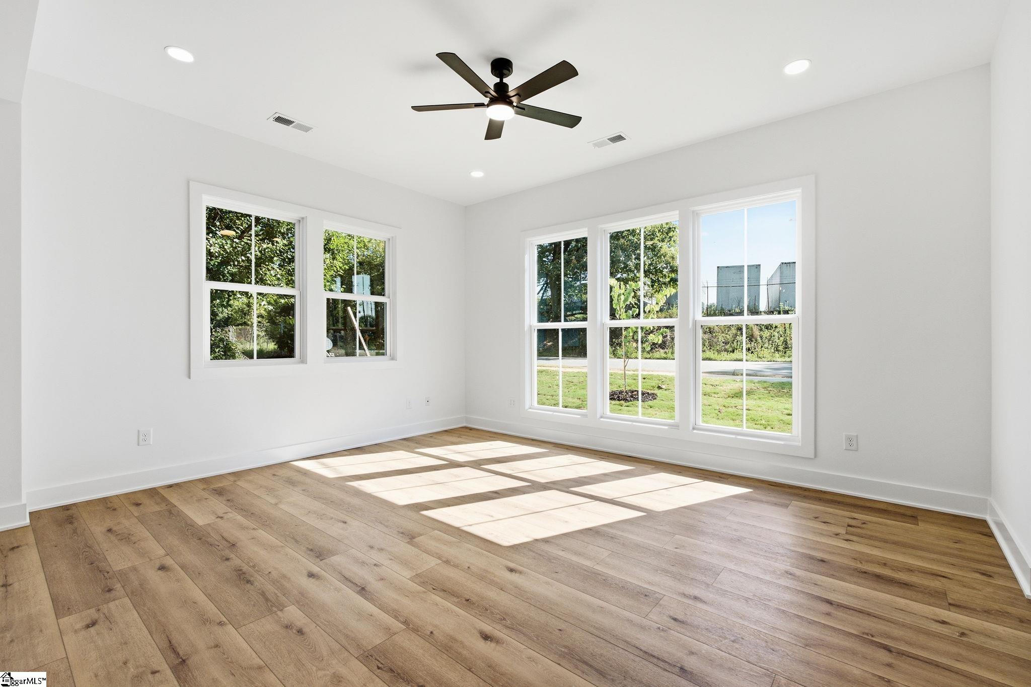 4 Temple Street Property Photo 14
