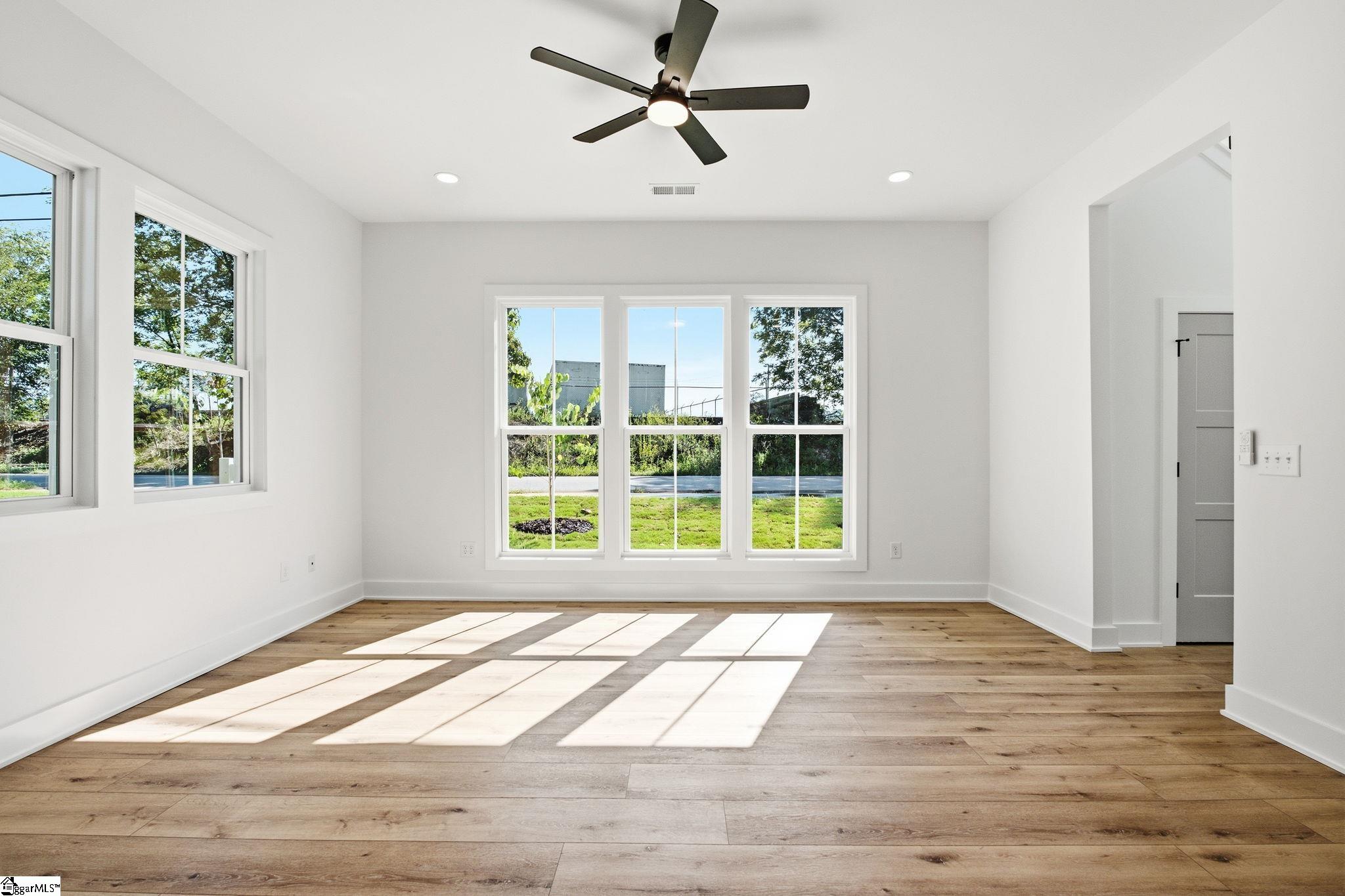 4 Temple Street Property Photo 15