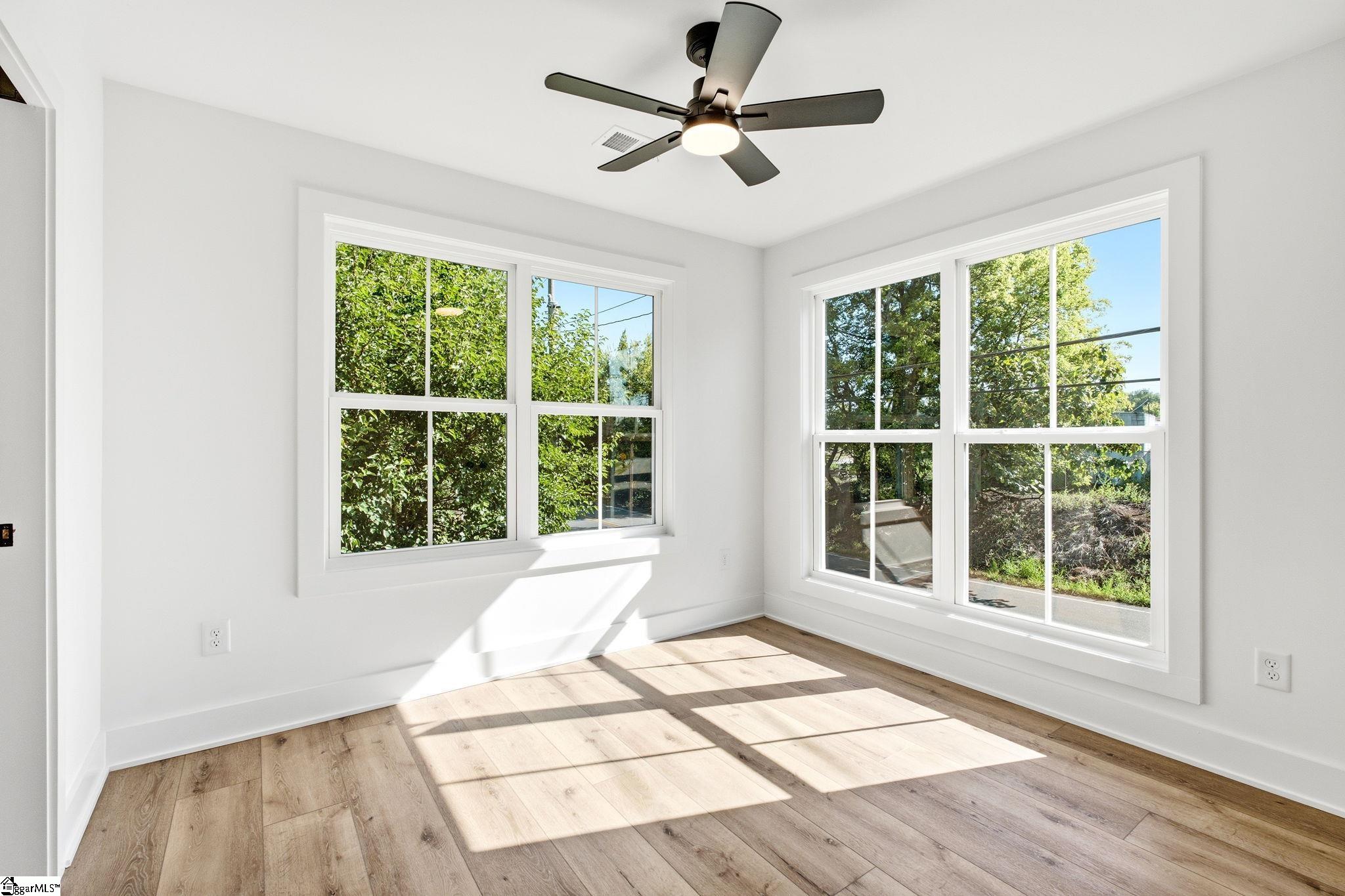 4 Temple Street Property Photo 24