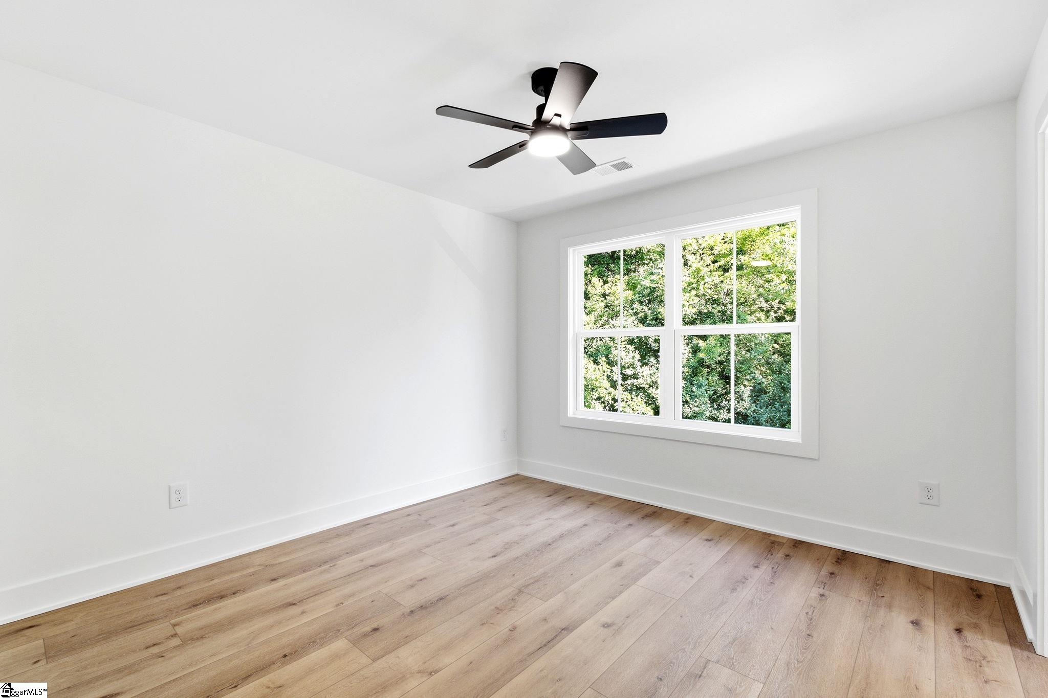 4 Temple Street Property Photo 27