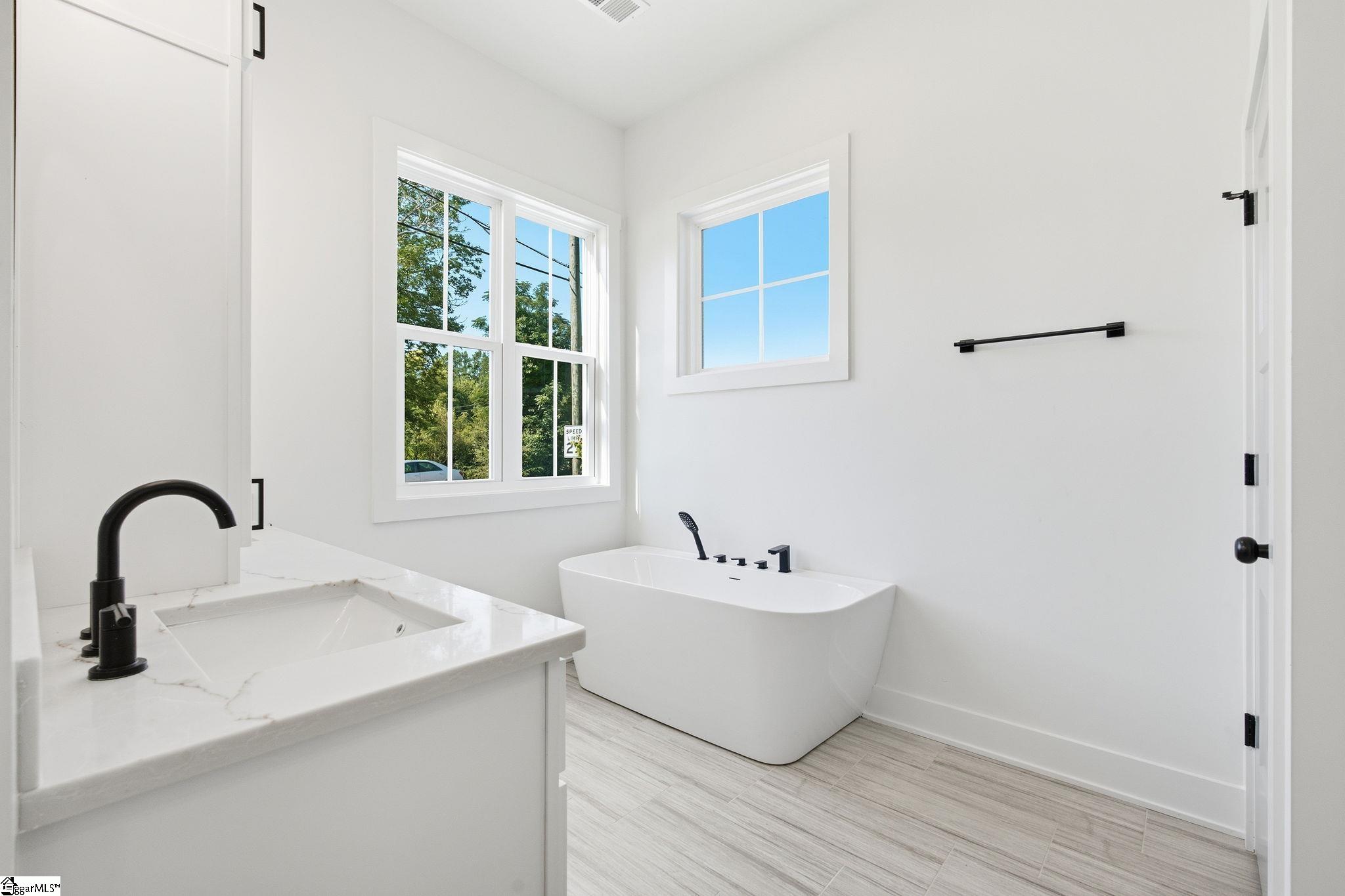 4 Temple Street Property Photo 33
