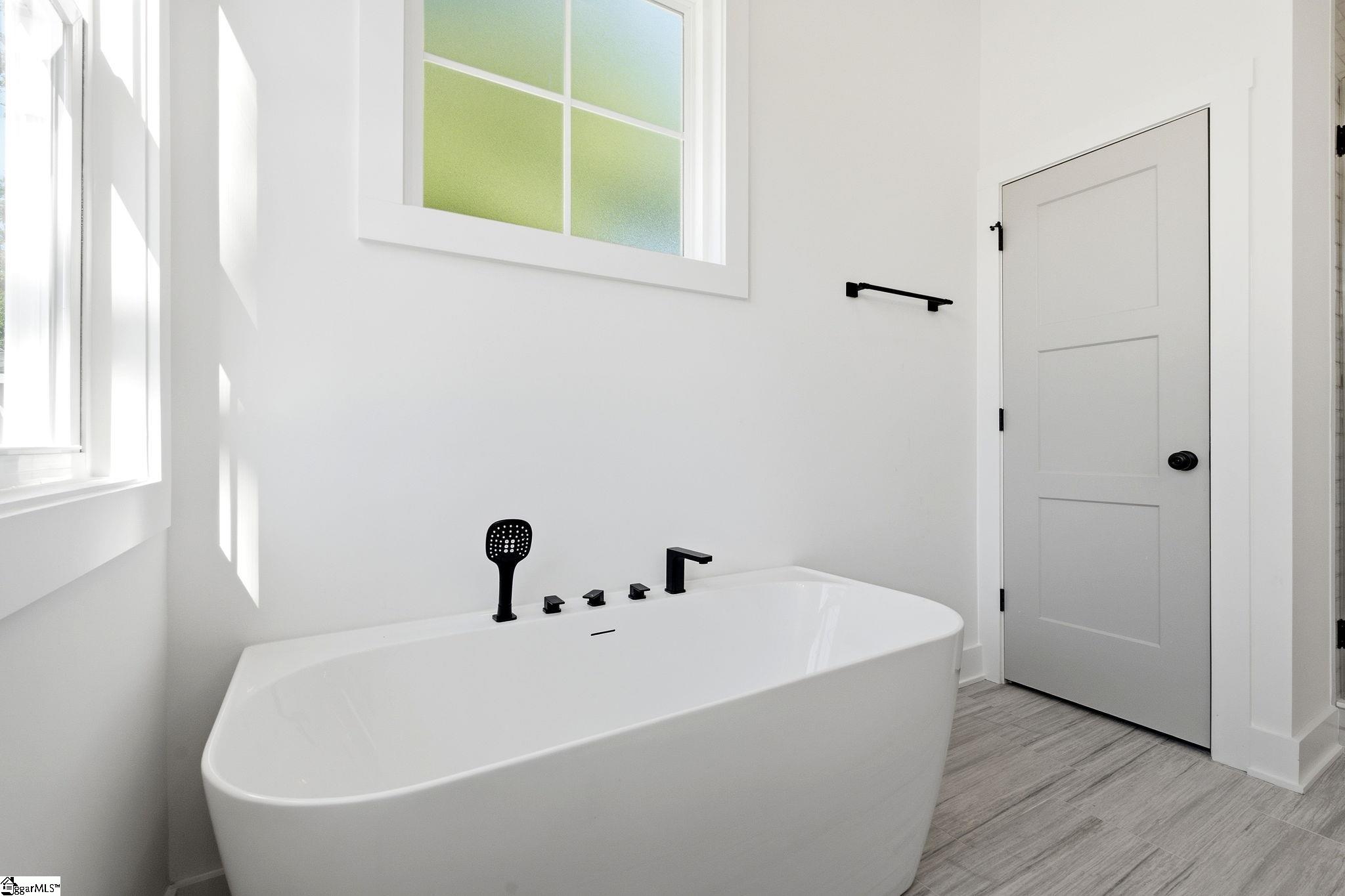 4 Temple Street Property Photo 34