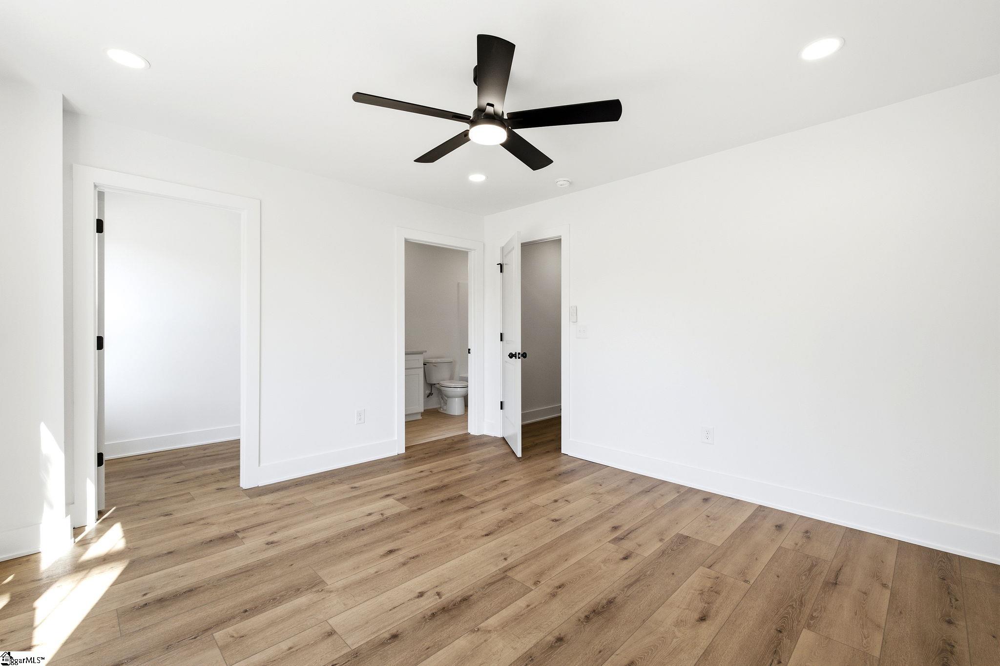 4 Temple Street Property Photo 38