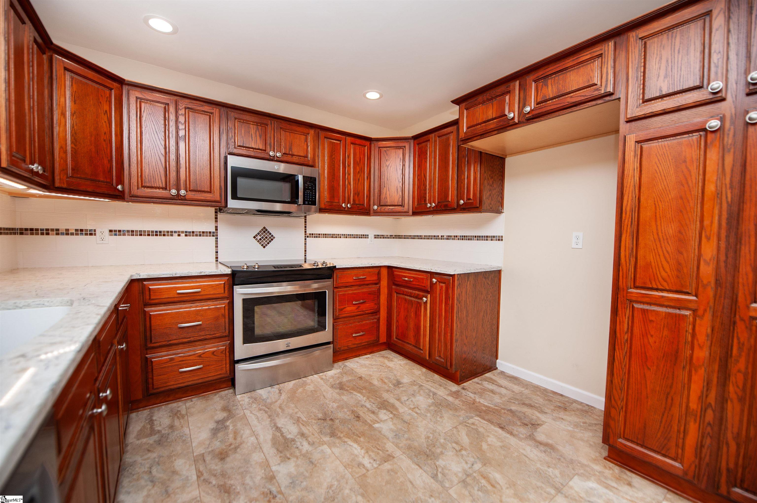 145 Crossgate Drive Property Photo 8
