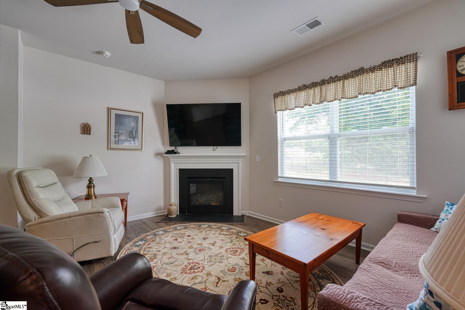 1239 Lynton Lane Property Photo 10