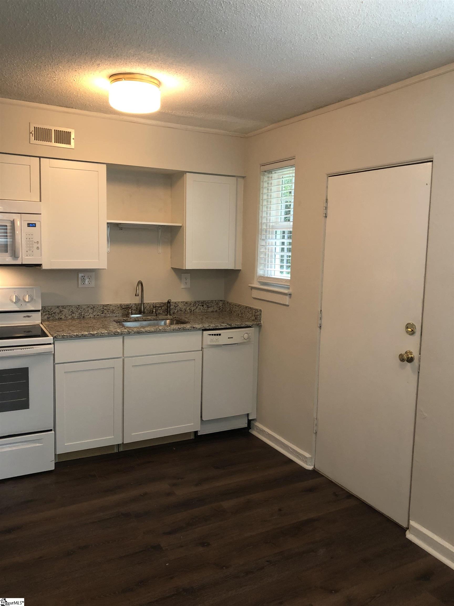 27 Faris Circle Property Photo 5