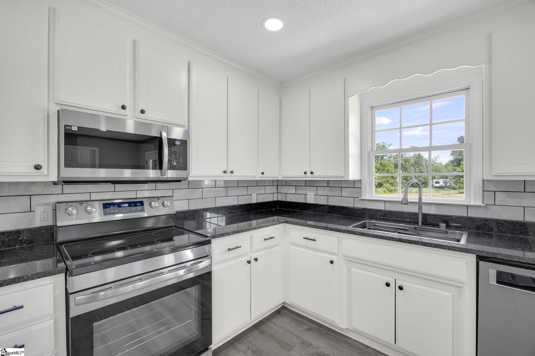 103 Bridgeview Drive Property Photo 8