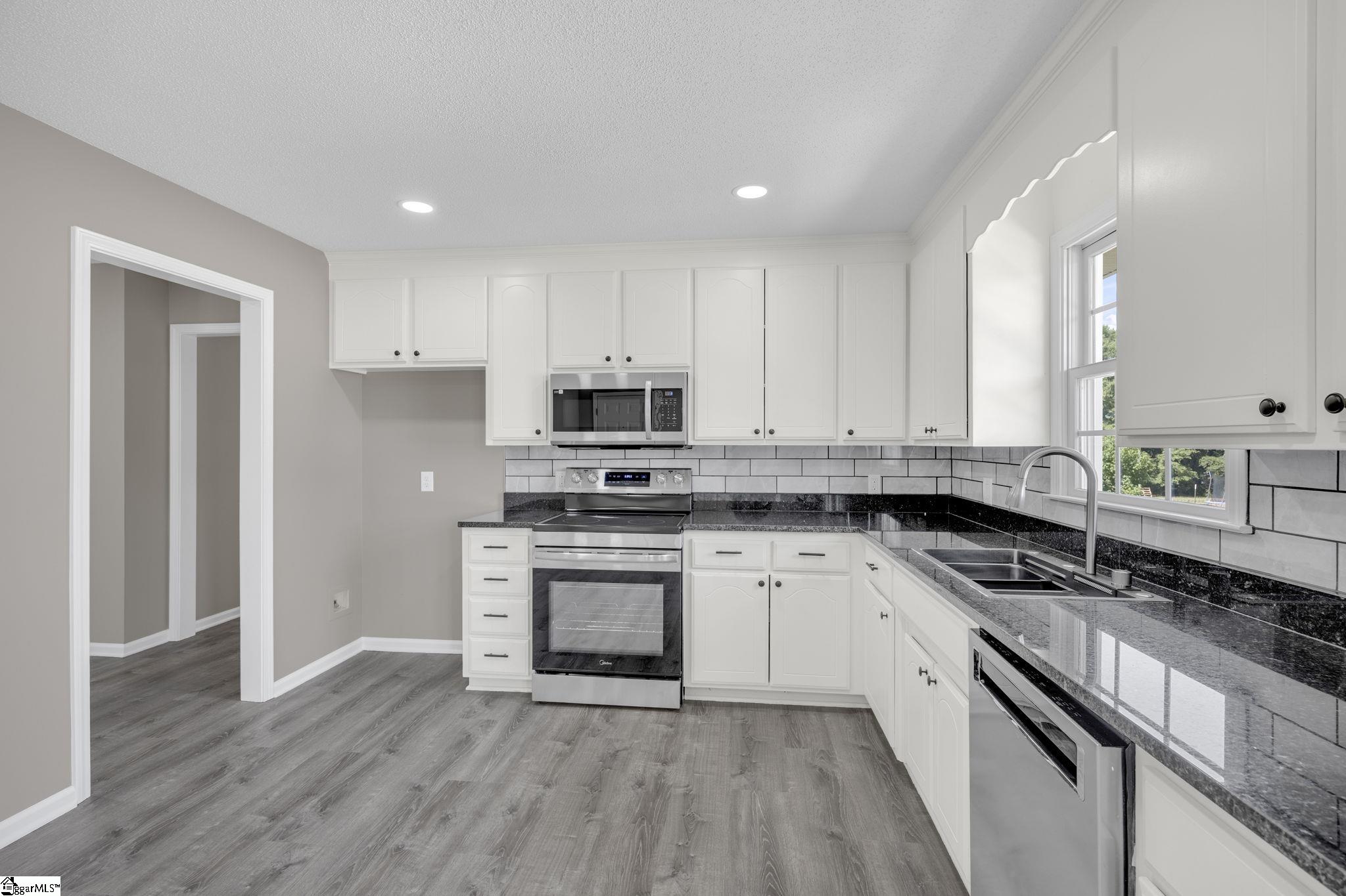 103 Bridgeview Drive Property Photo 10