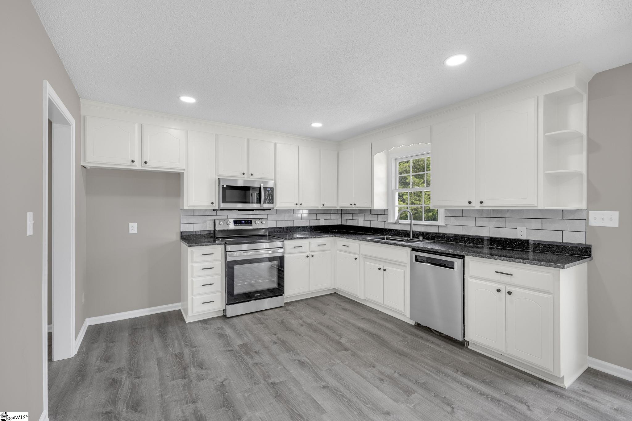 103 Bridgeview Drive Property Photo 11