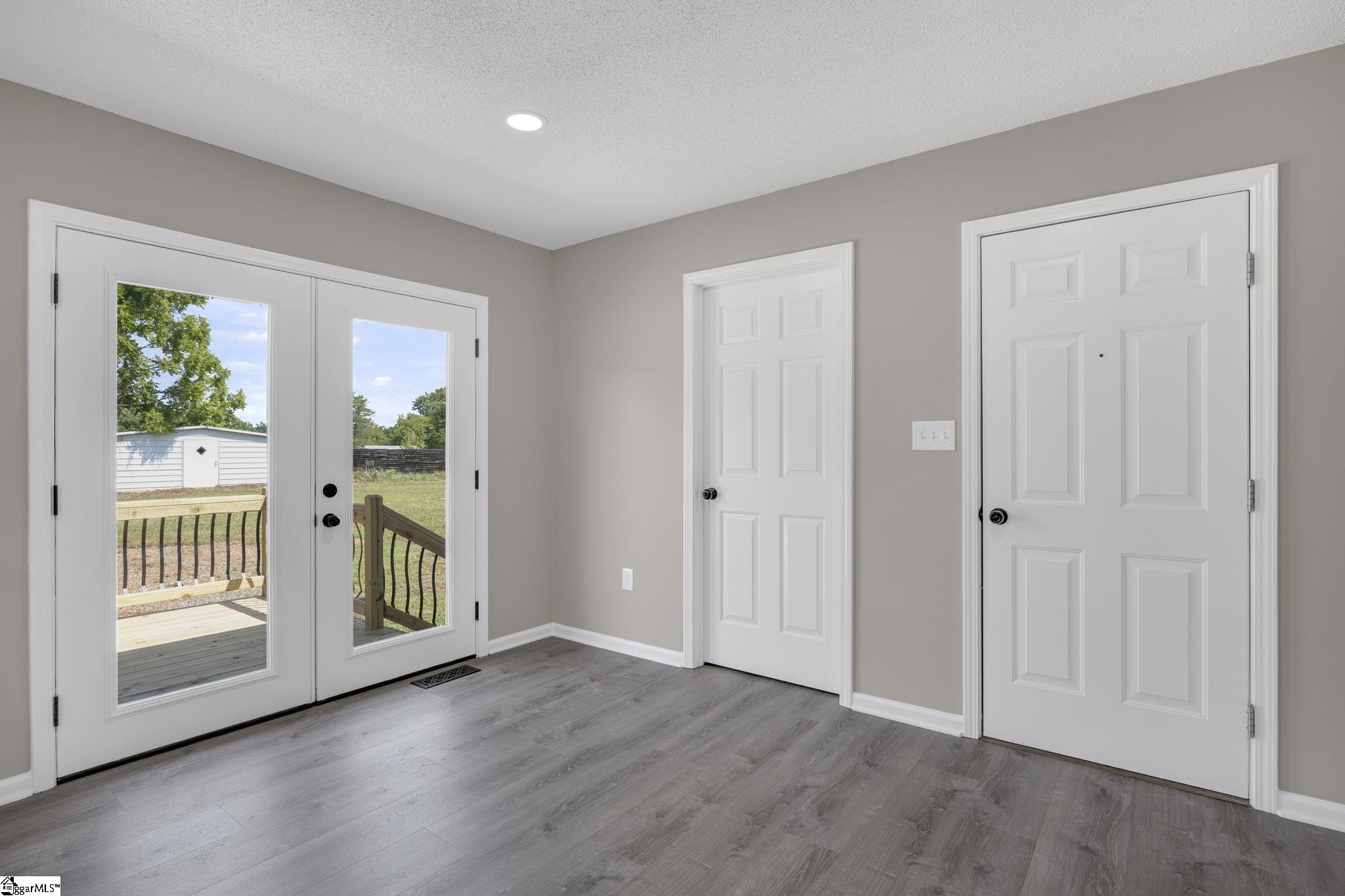 103 Bridgeview Drive Property Photo 17