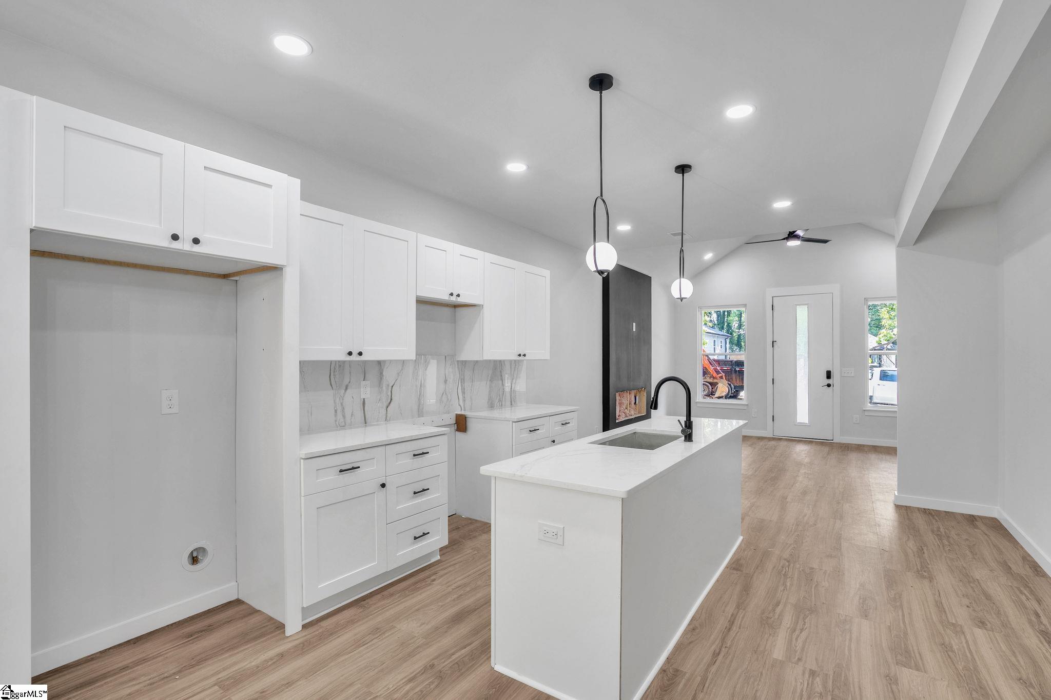 465 Tryon Street Property Photo 10