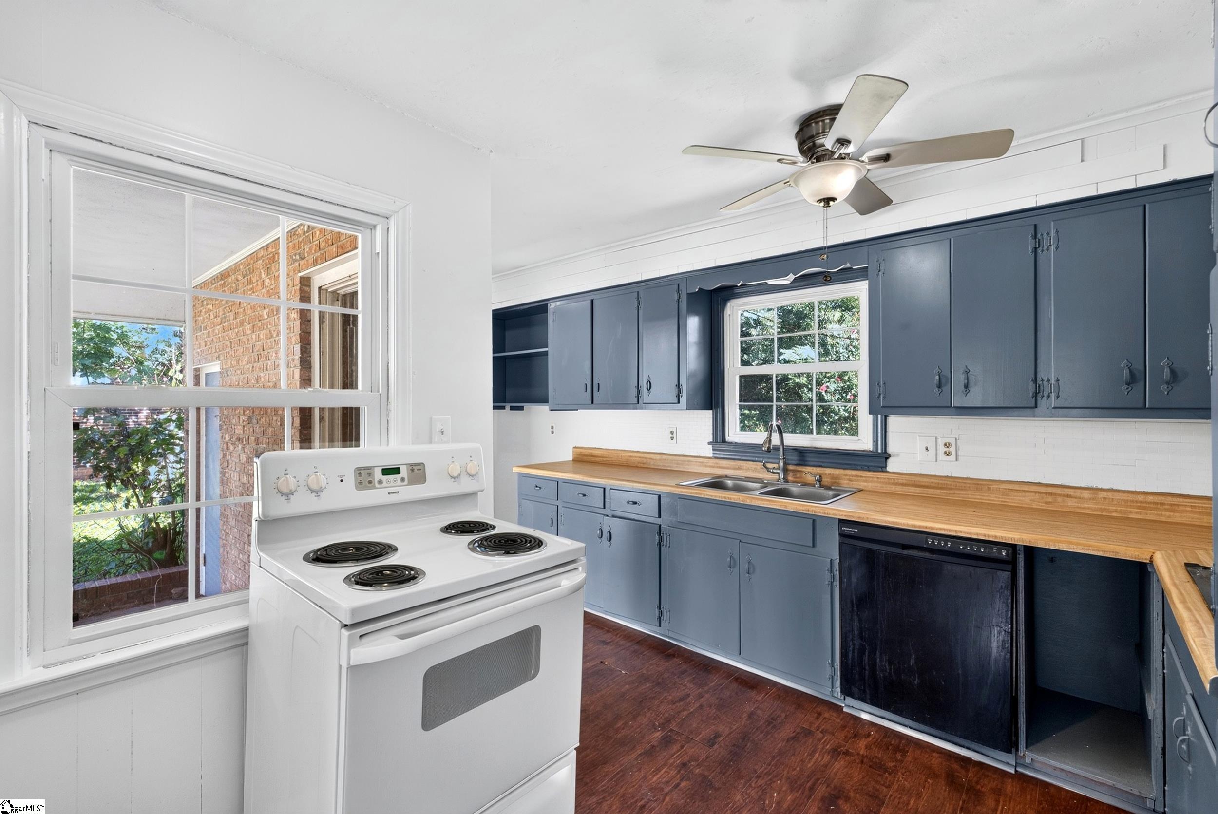 151 Woodhaven Drive Property Photo 4