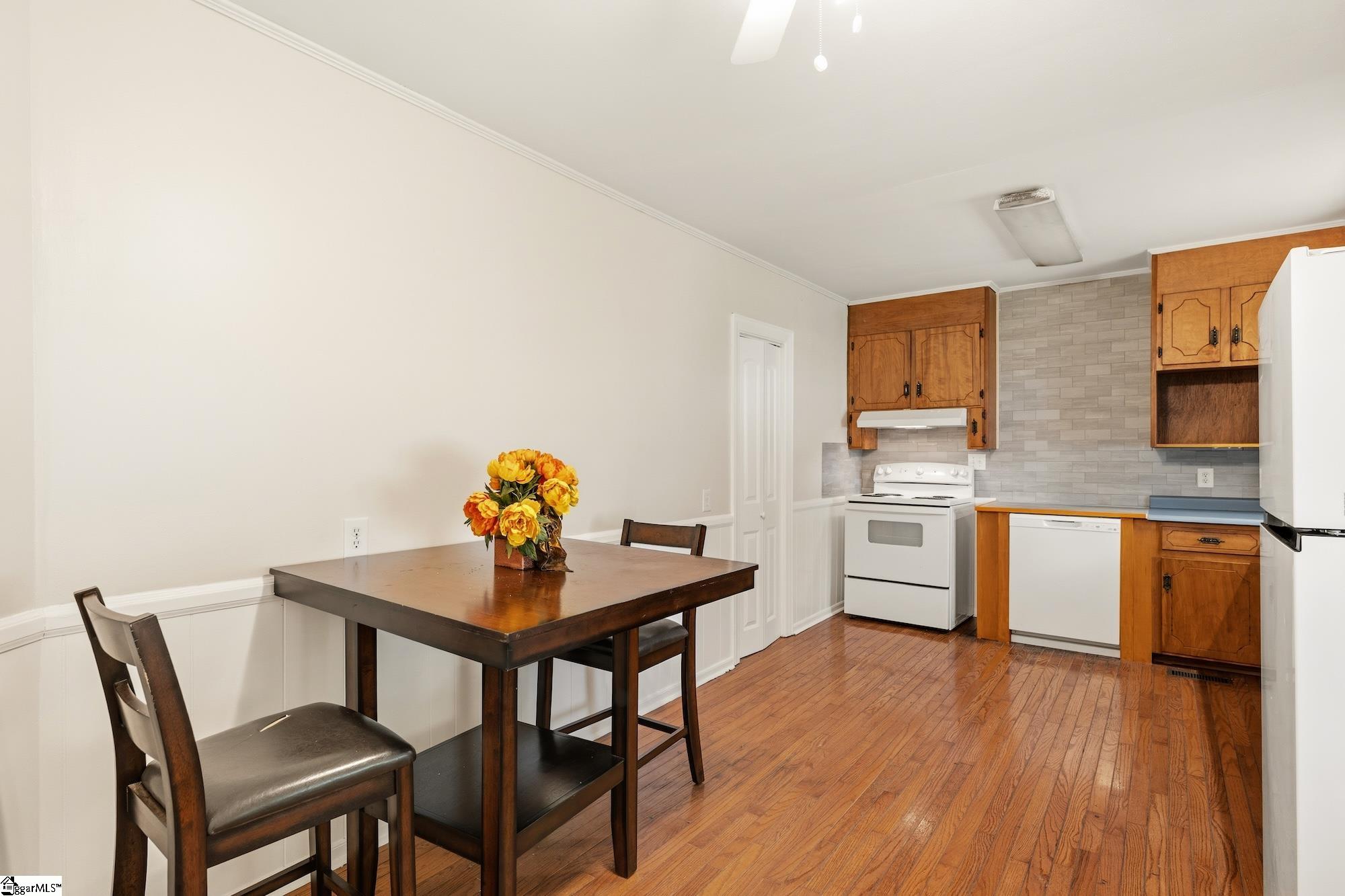 606 Perry Road Property Photo 8
