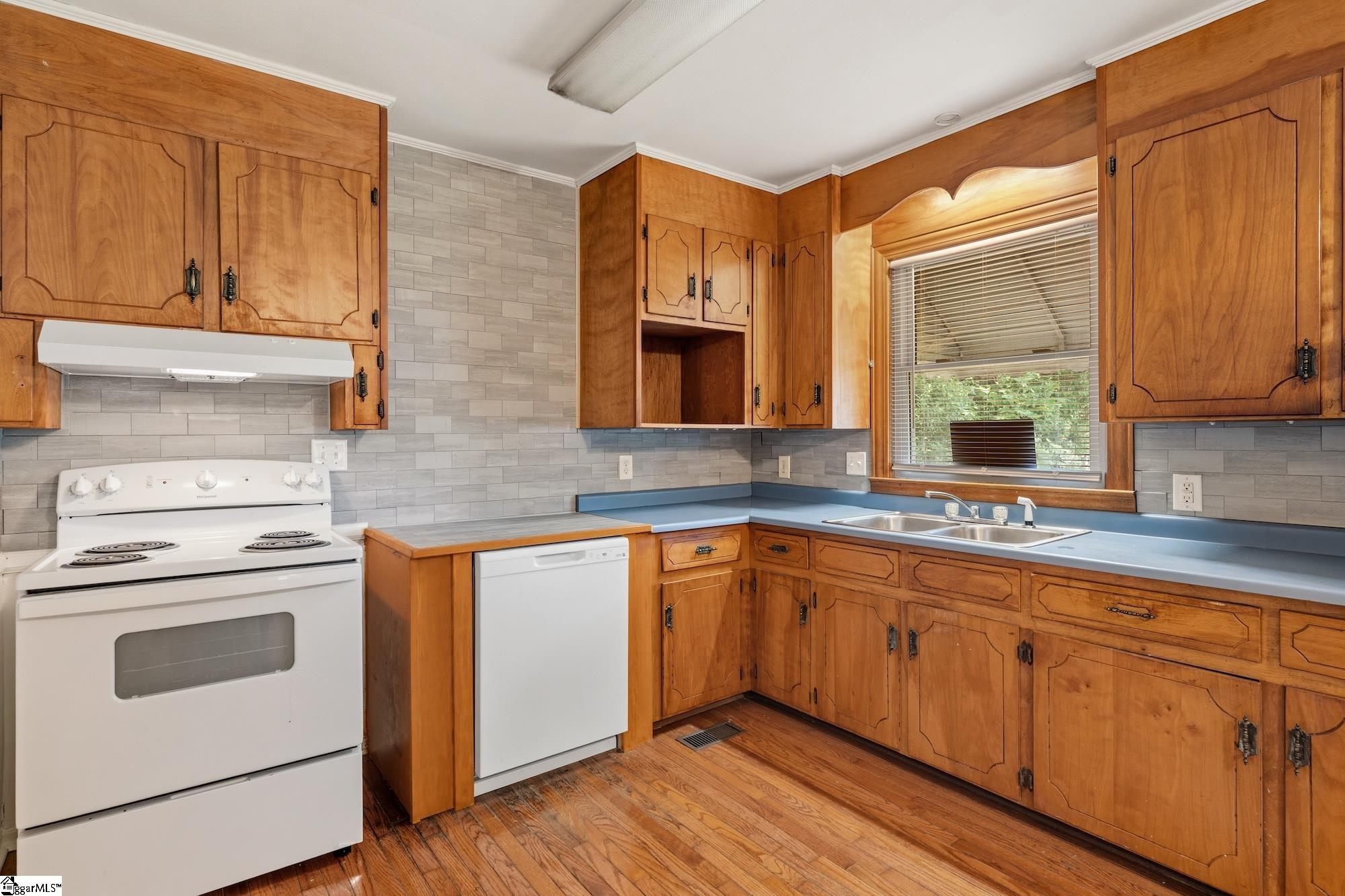 606 Perry Road Property Photo 10