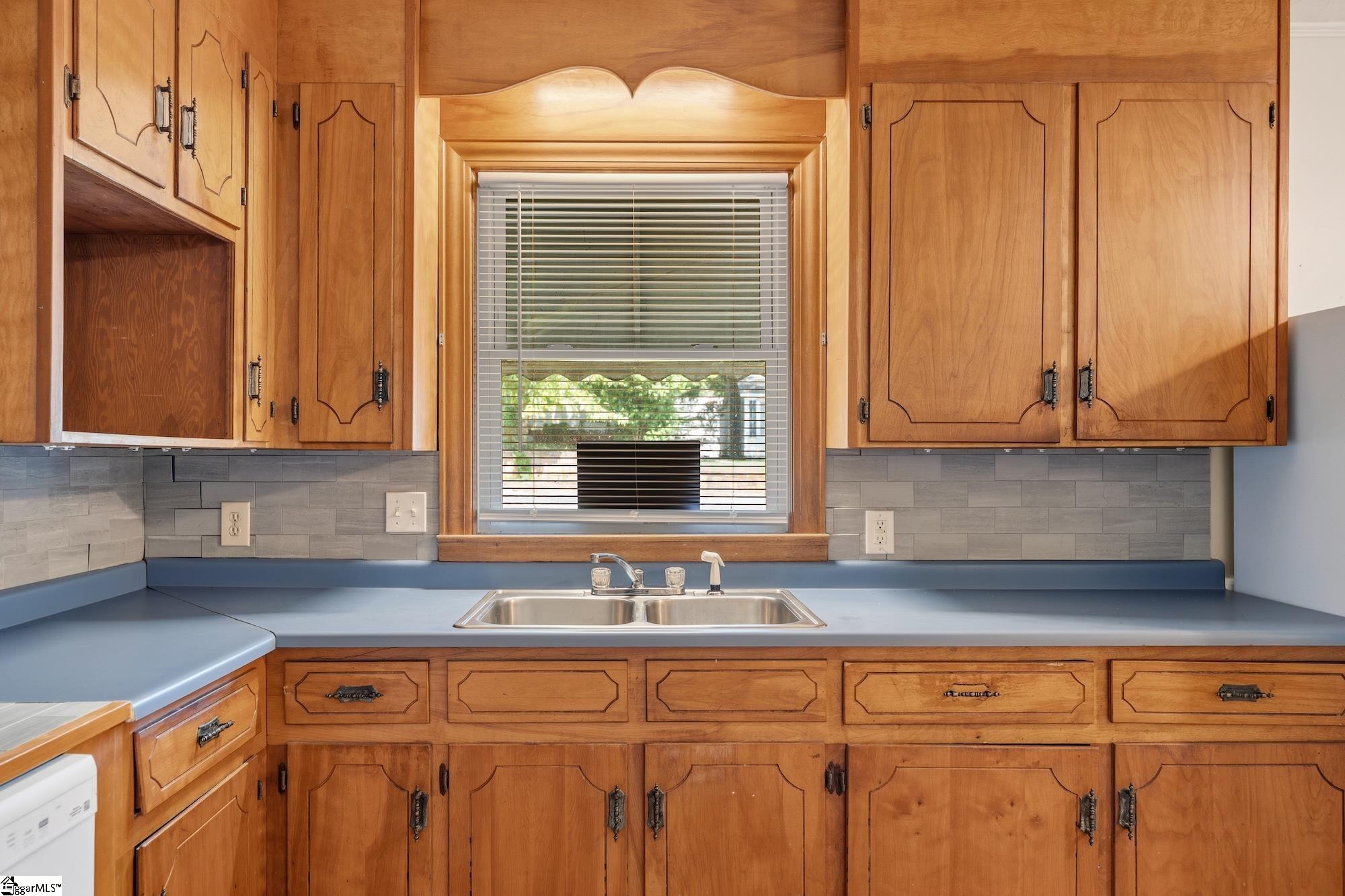 606 Perry Road Property Photo 11