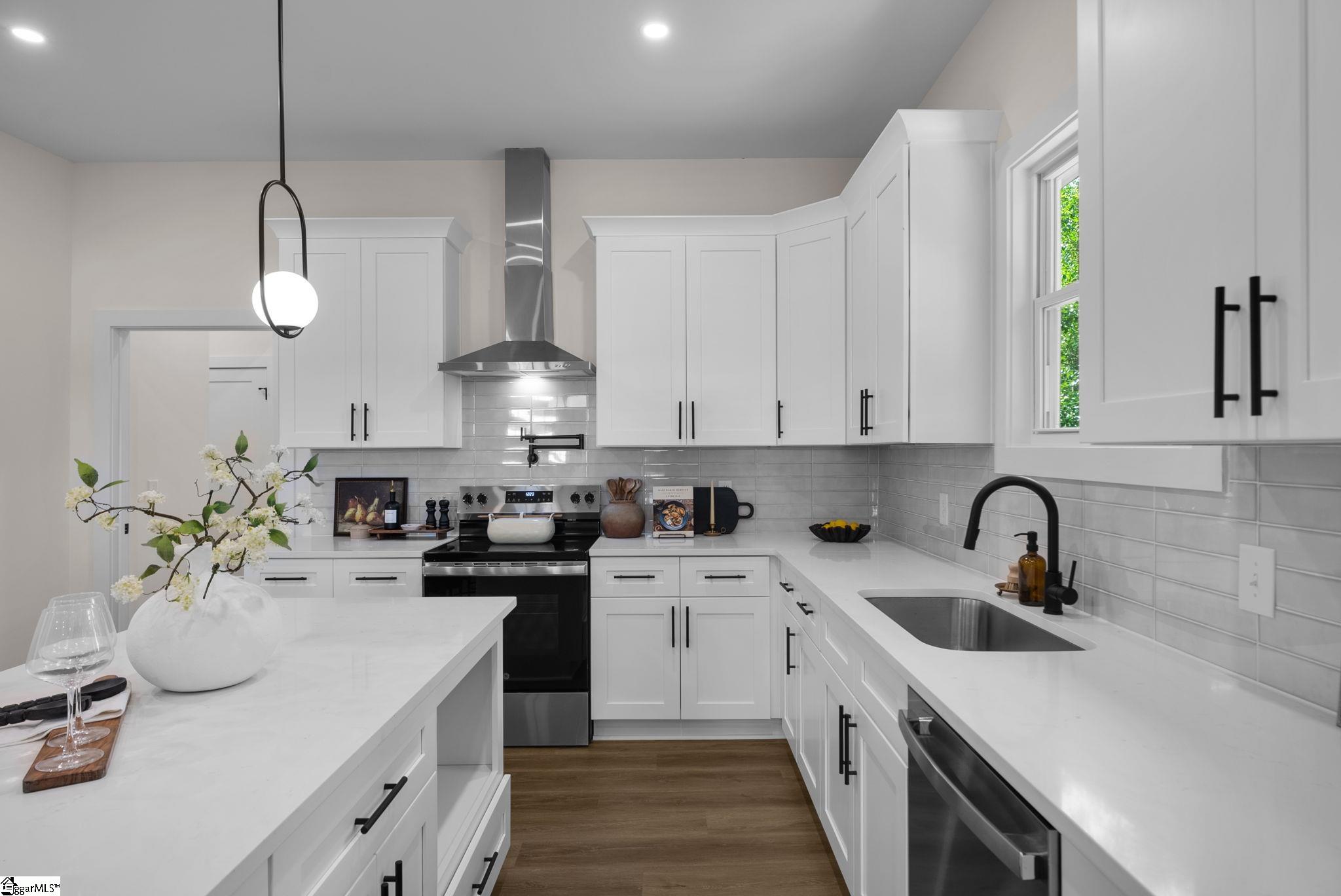 285 Moore Street Property Photo 14