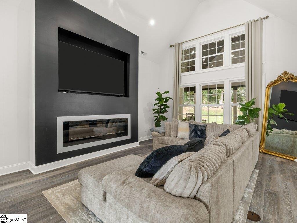 15 Julian Avenue Property Photo 6