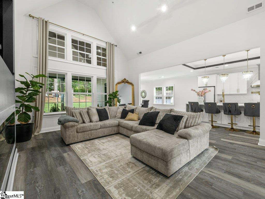15 Julian Avenue Property Photo 8