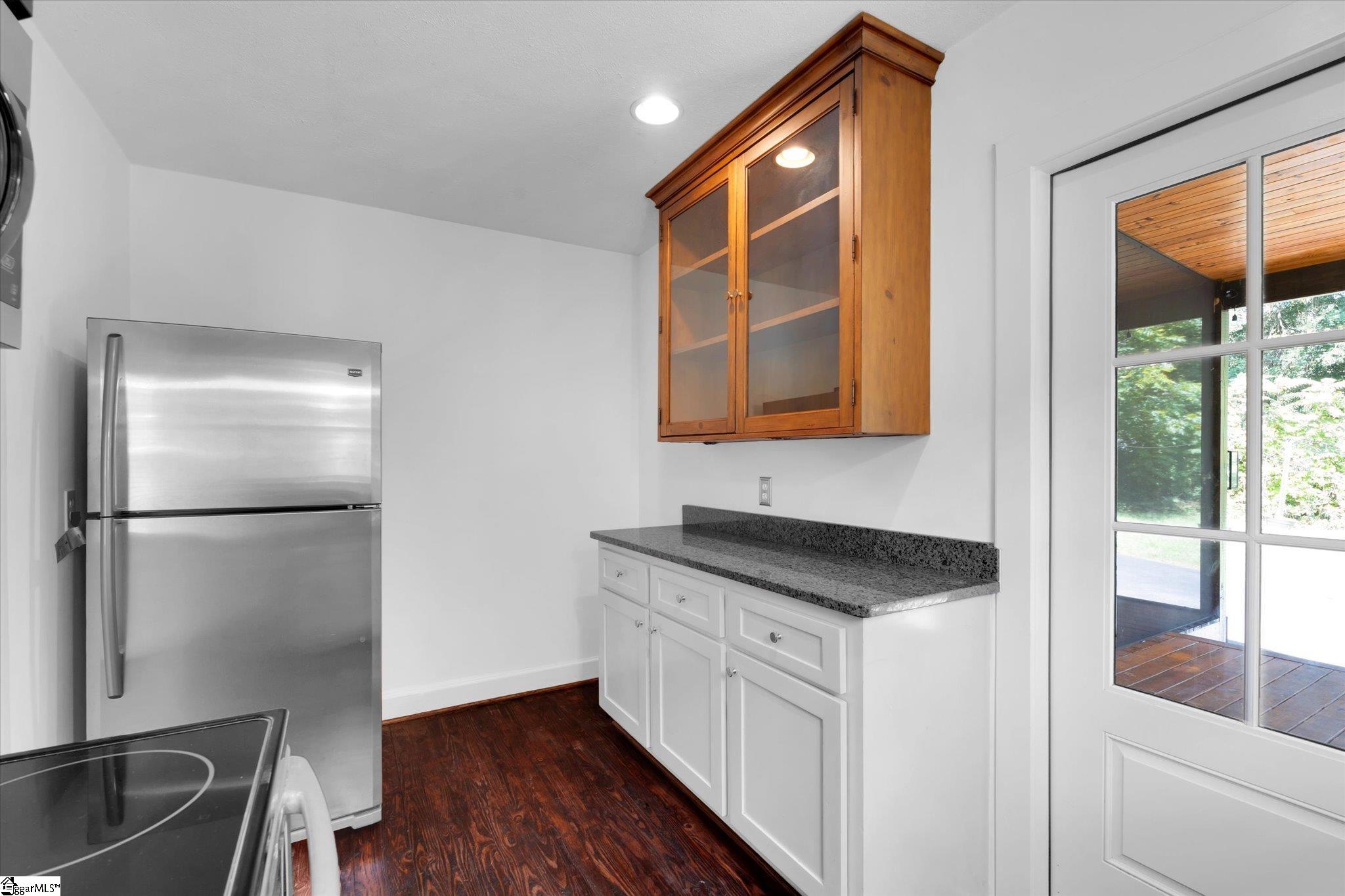 108 Paris View Drive Property Photo 4
