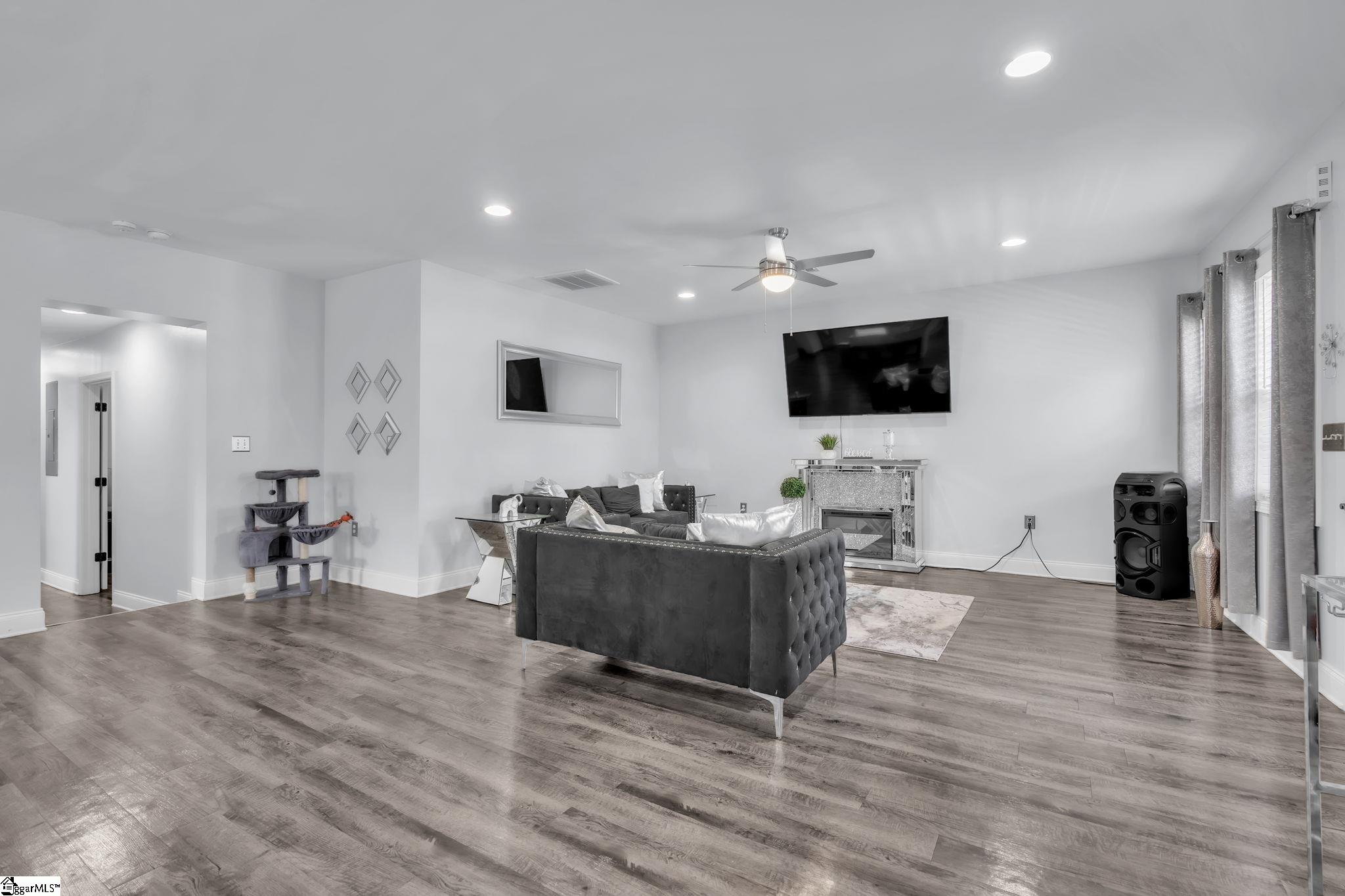 1026 Howard Street Property Photo 7