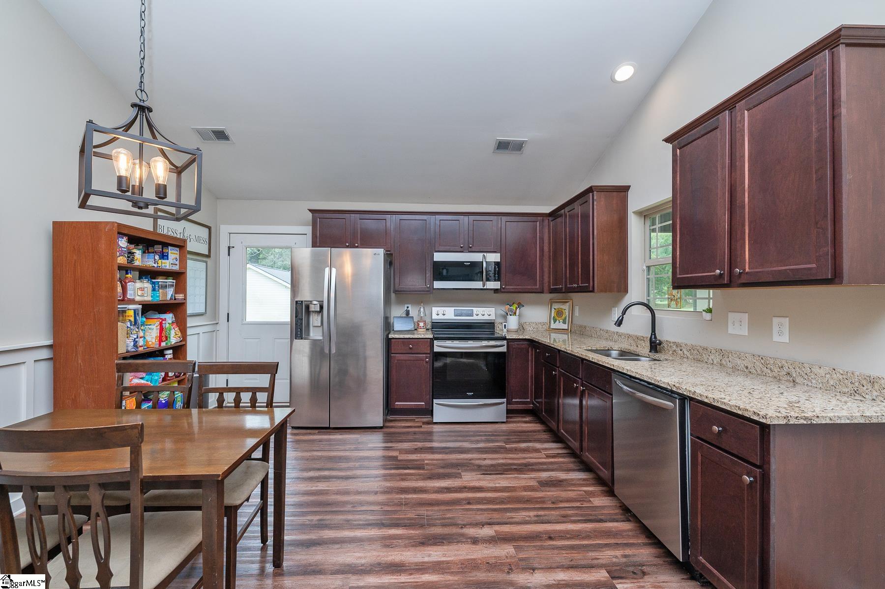 155 W Mill Street Property Photo 7