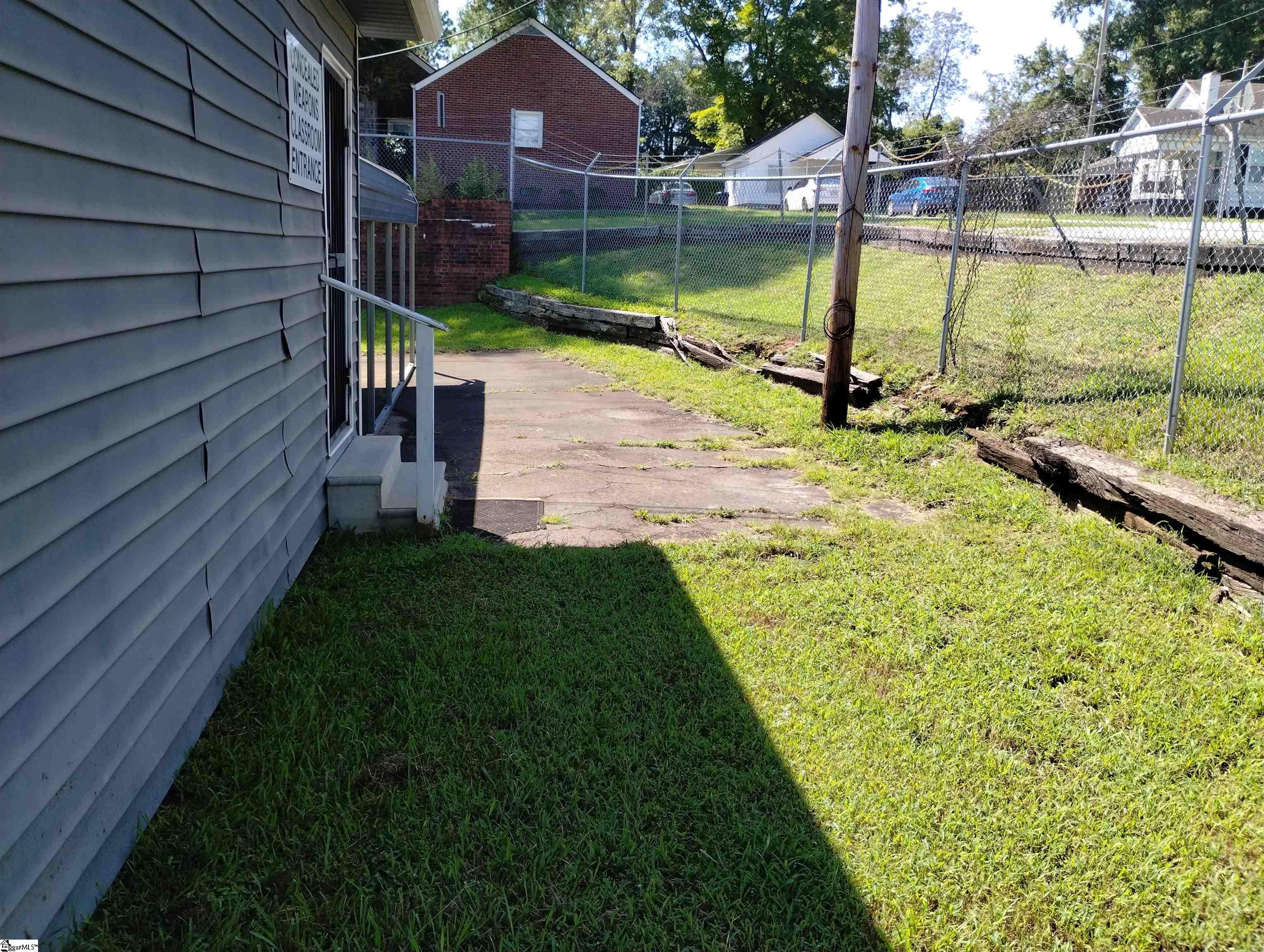 701 W Main Street Property Photo 18