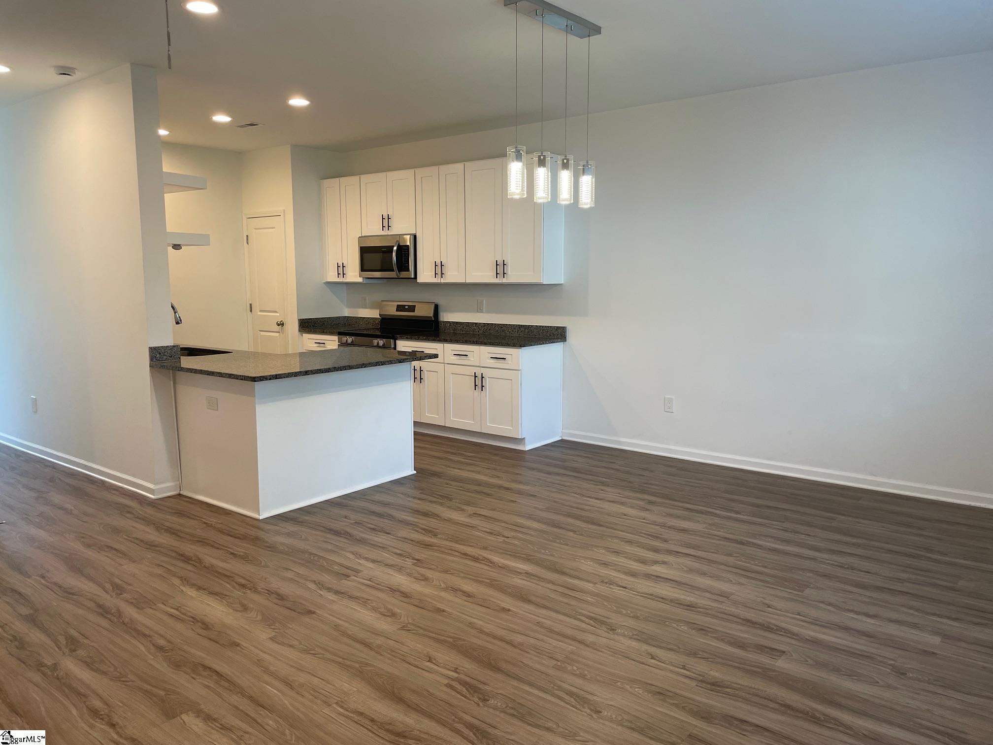 705 W Parker Road Property Photo 4