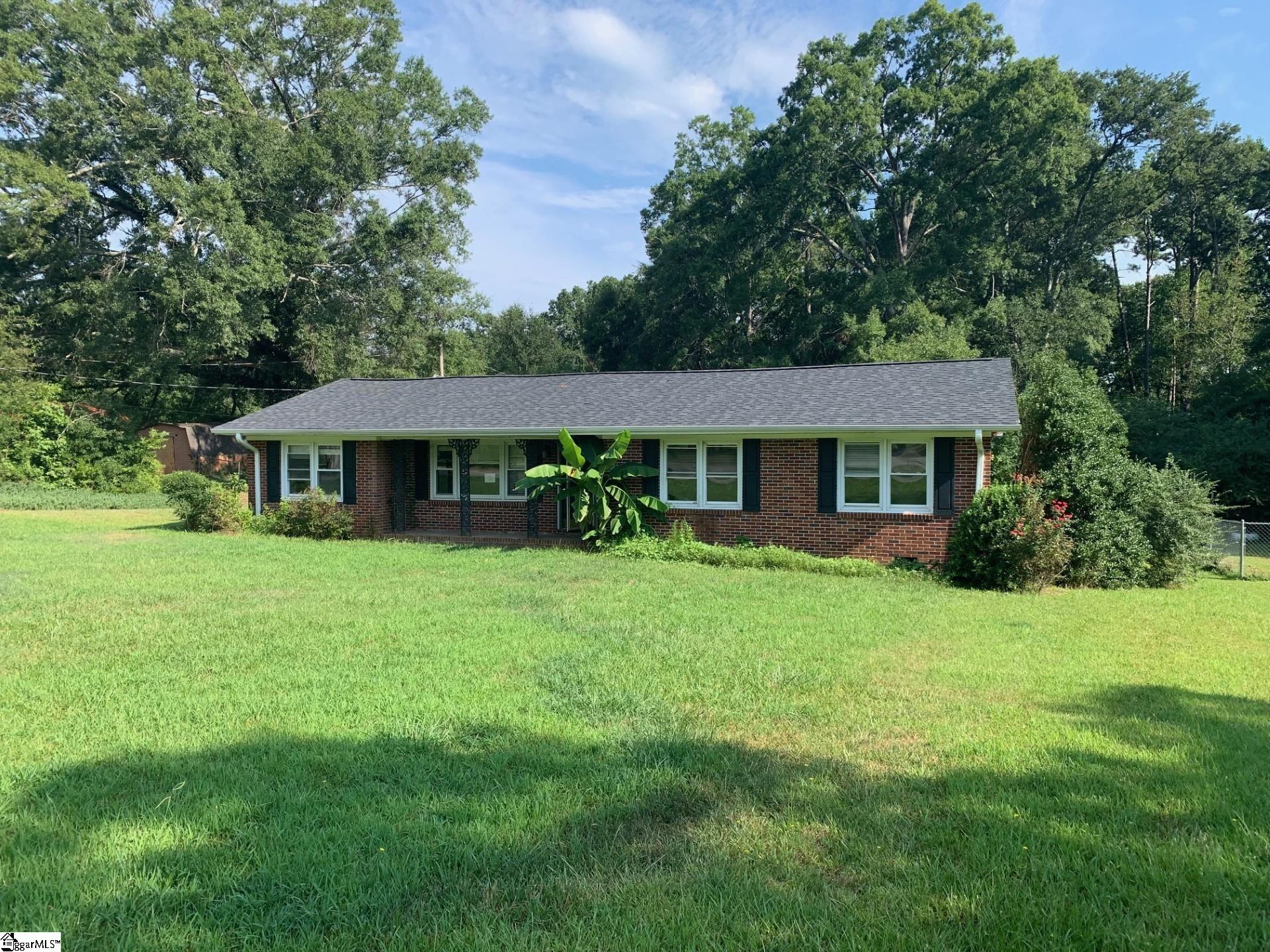 200 Windsor Drive Property Photo 1