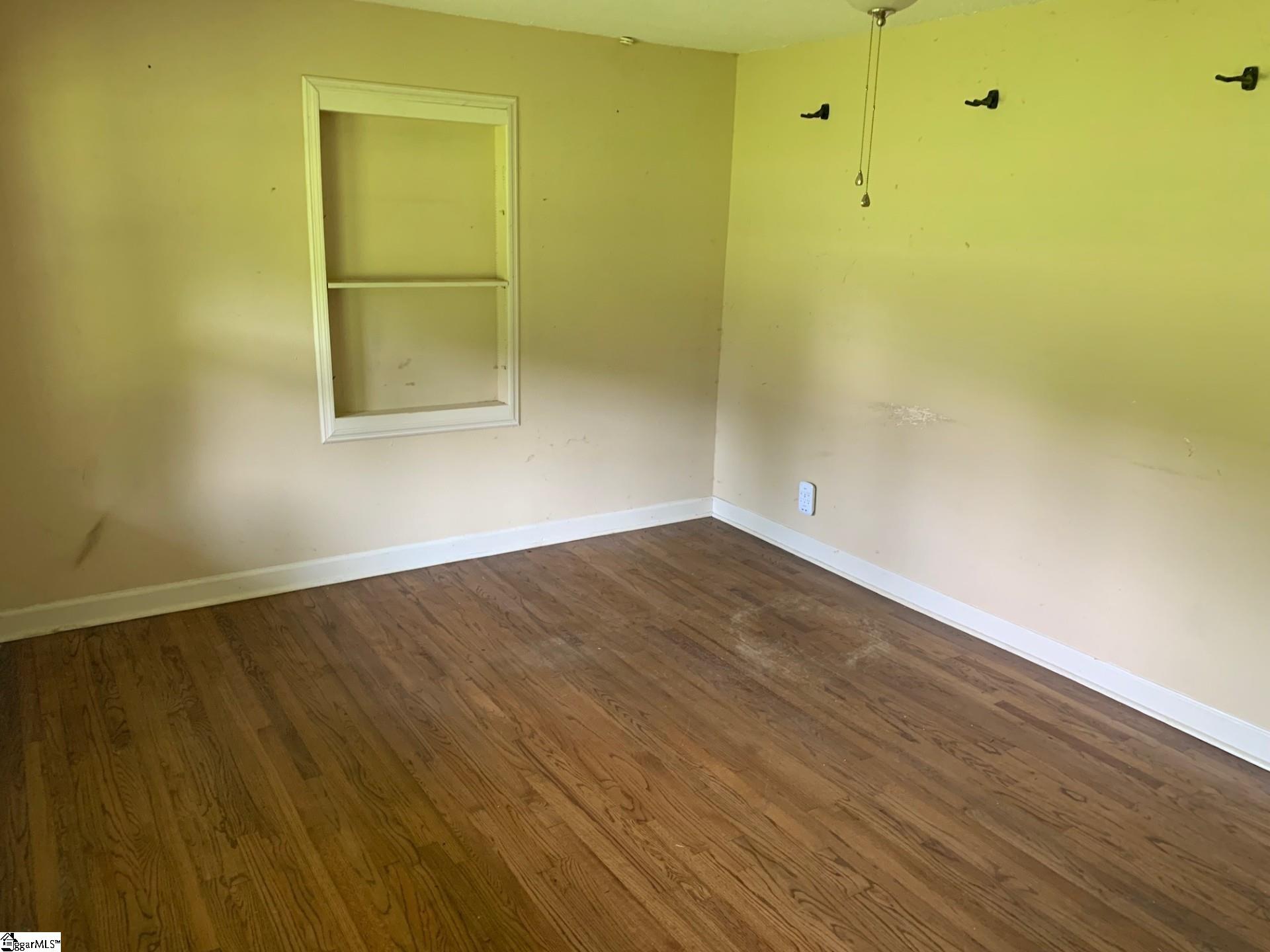 200 Windsor Drive Property Photo 2