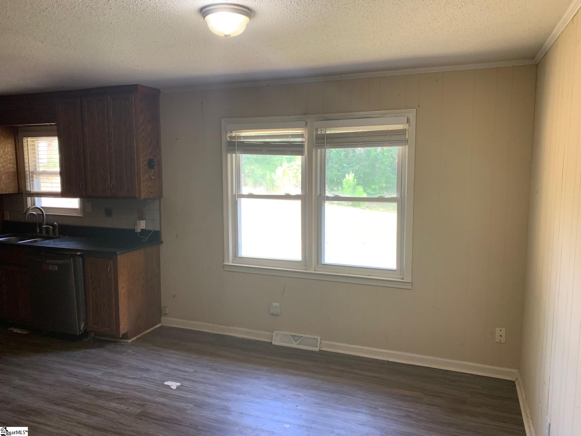200 Windsor Drive Property Photo 3