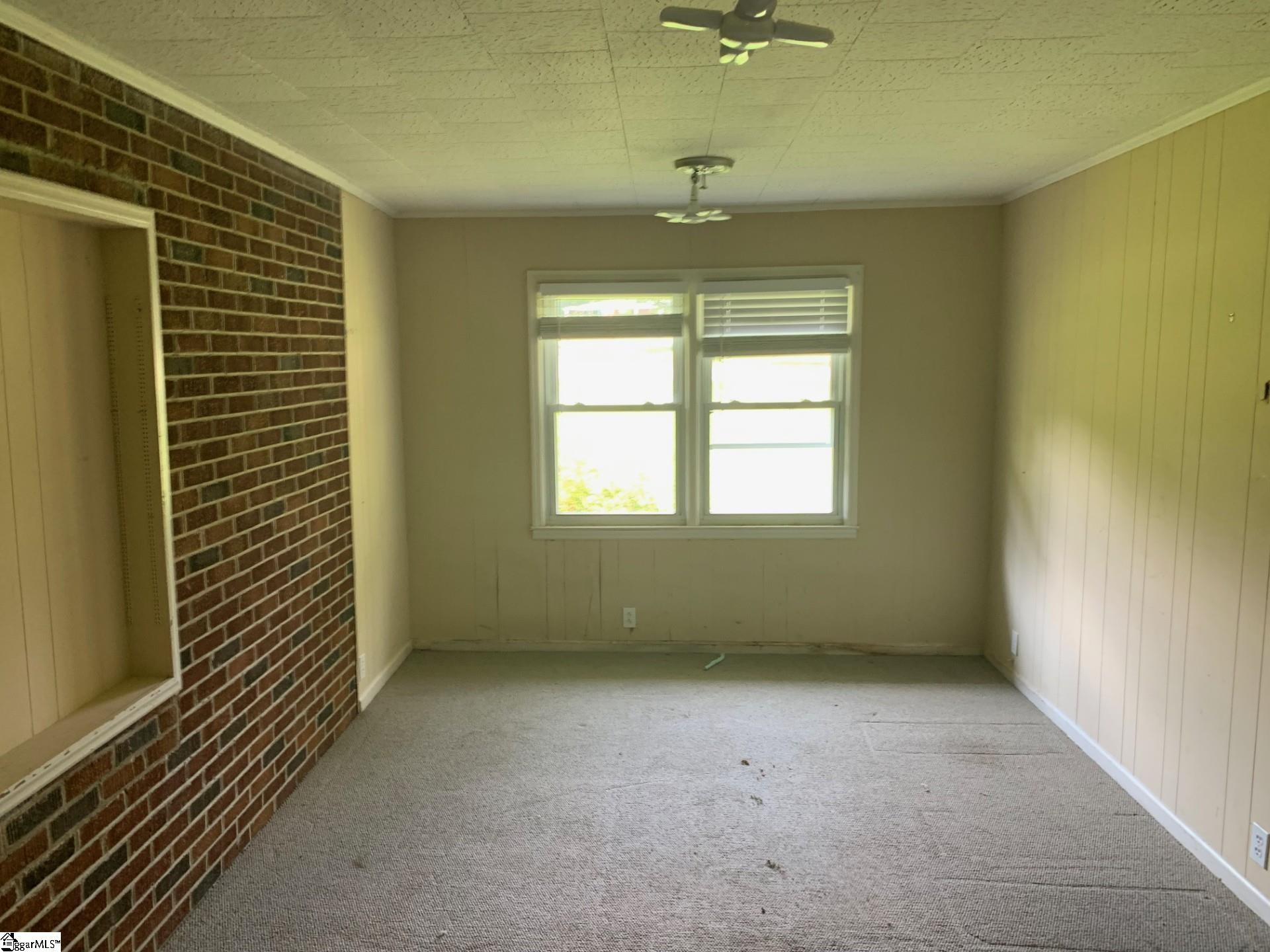 200 Windsor Drive Property Photo 6