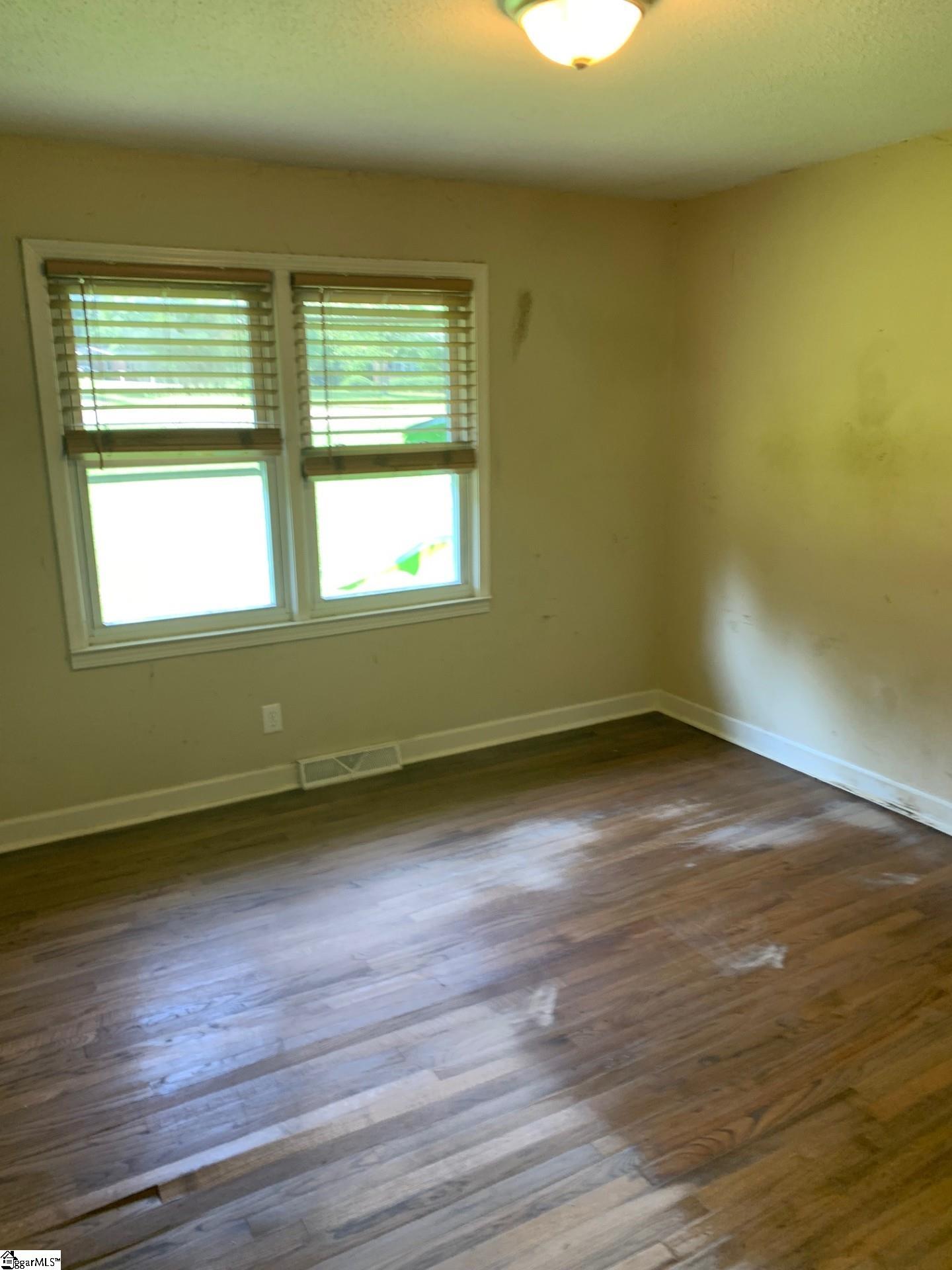 200 Windsor Drive Property Photo 7