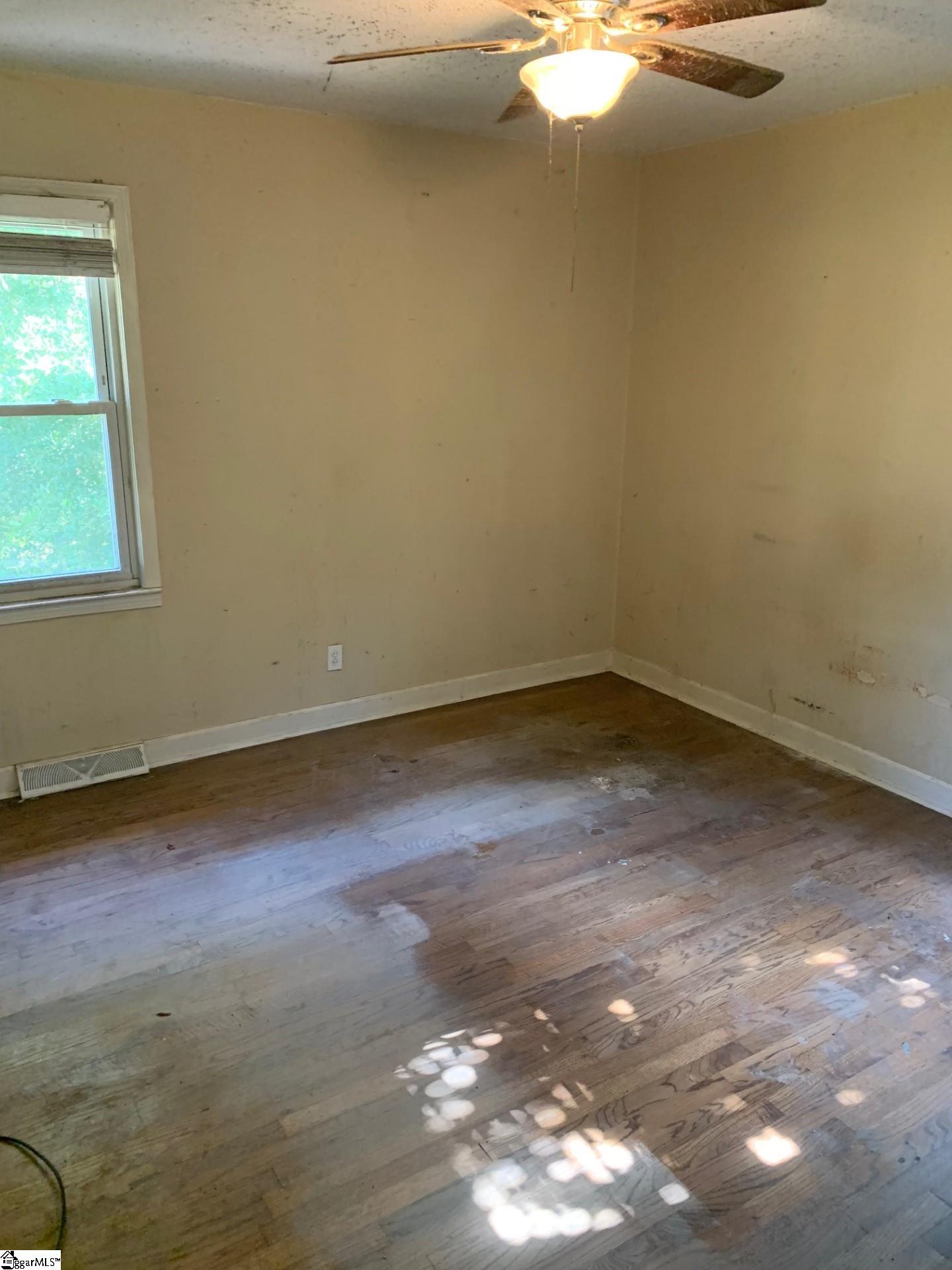 200 Windsor Drive Property Photo 9