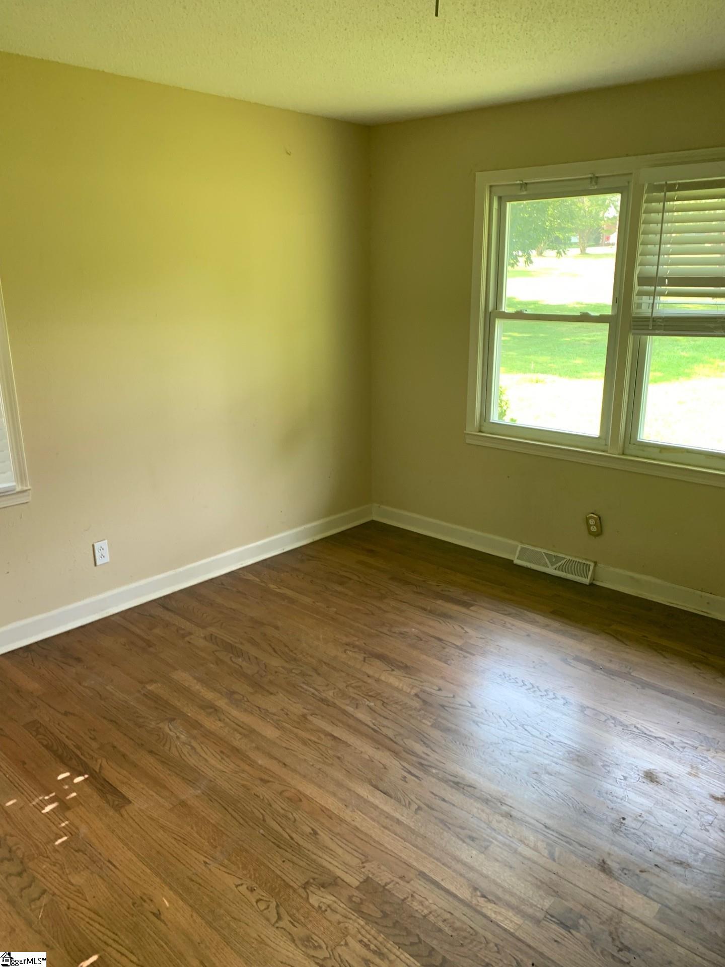 200 Windsor Drive Property Photo 11