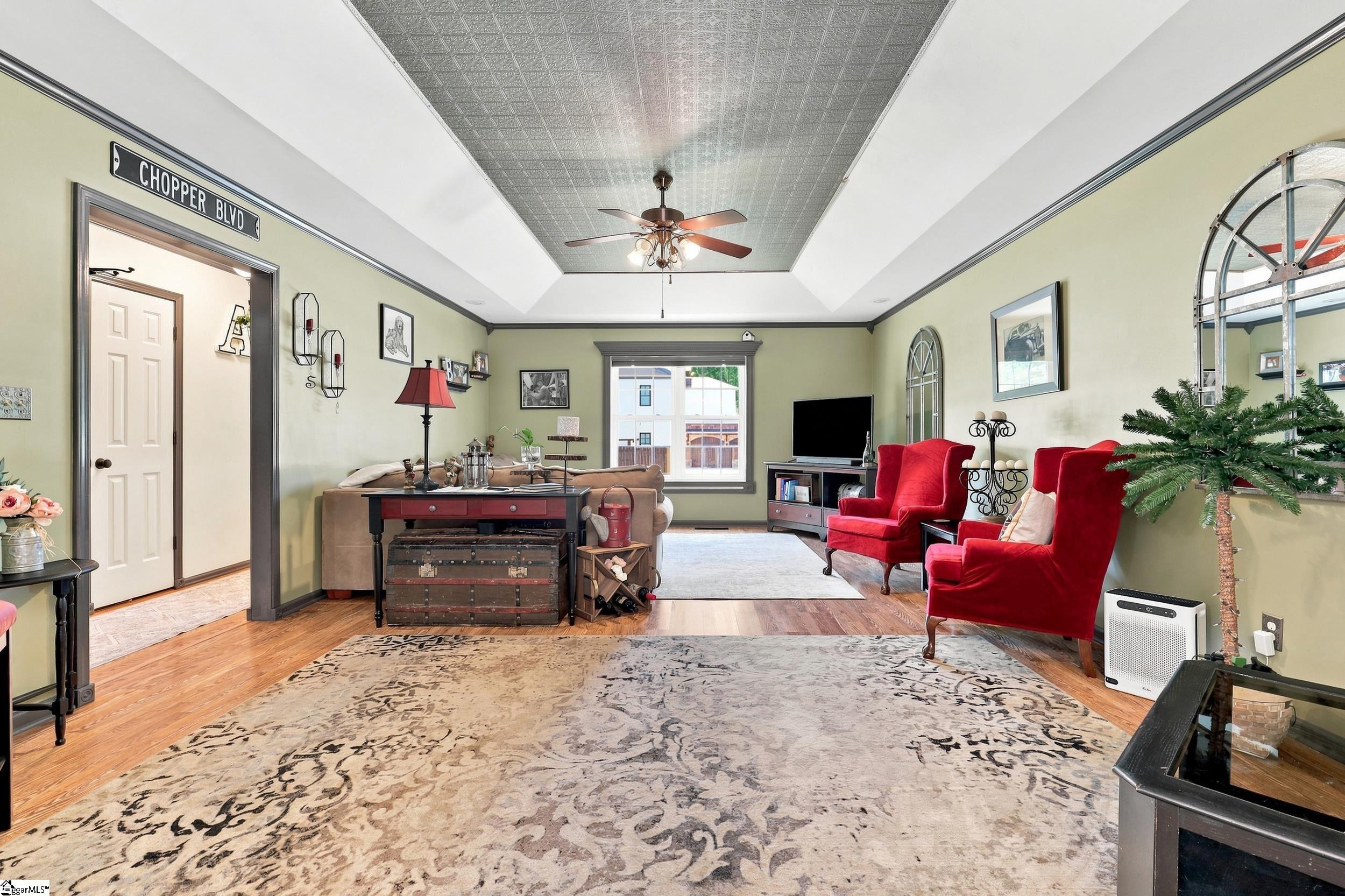 1009 Willow Run Road Property Photo 6