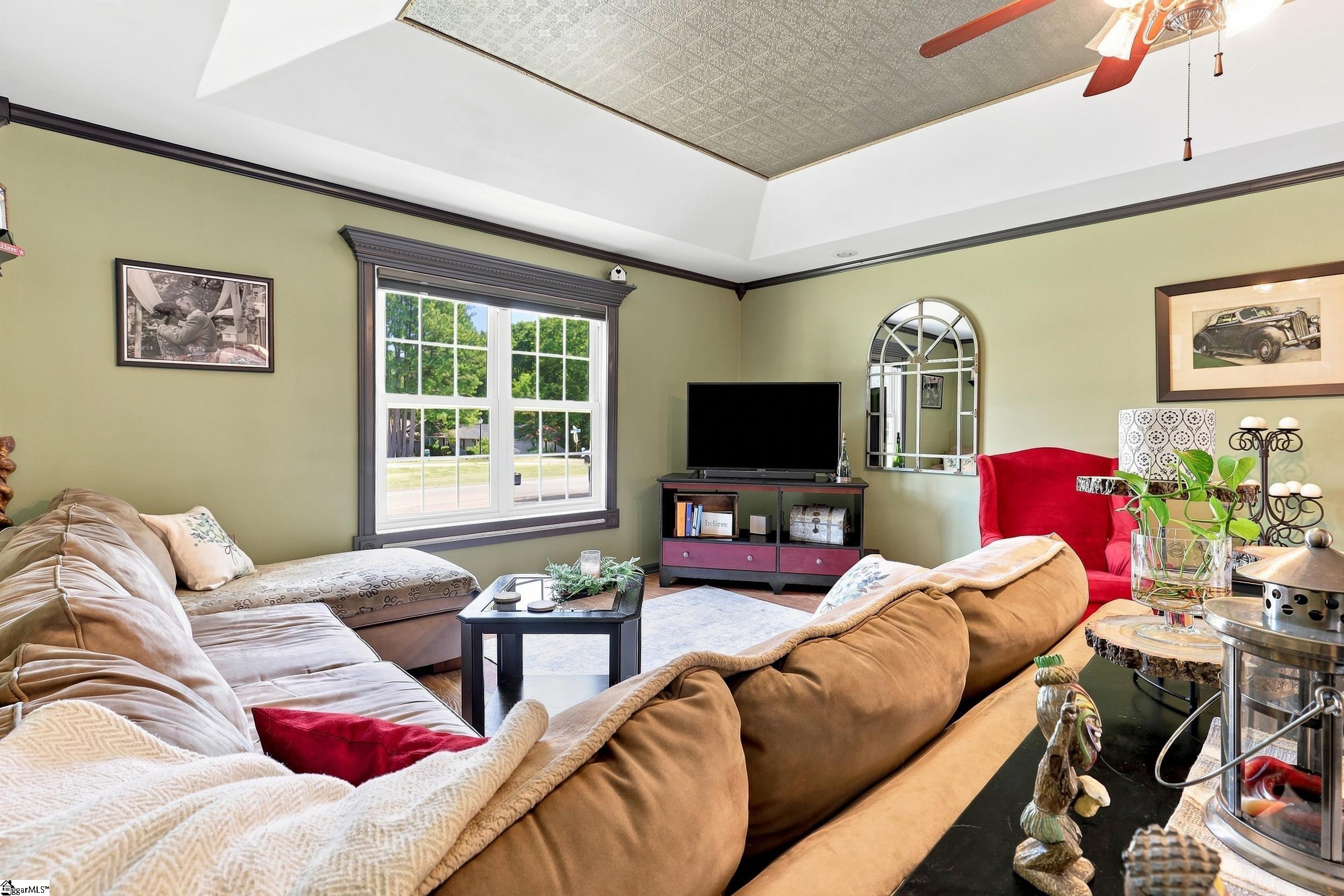 1009 Willow Run Road Property Photo 7