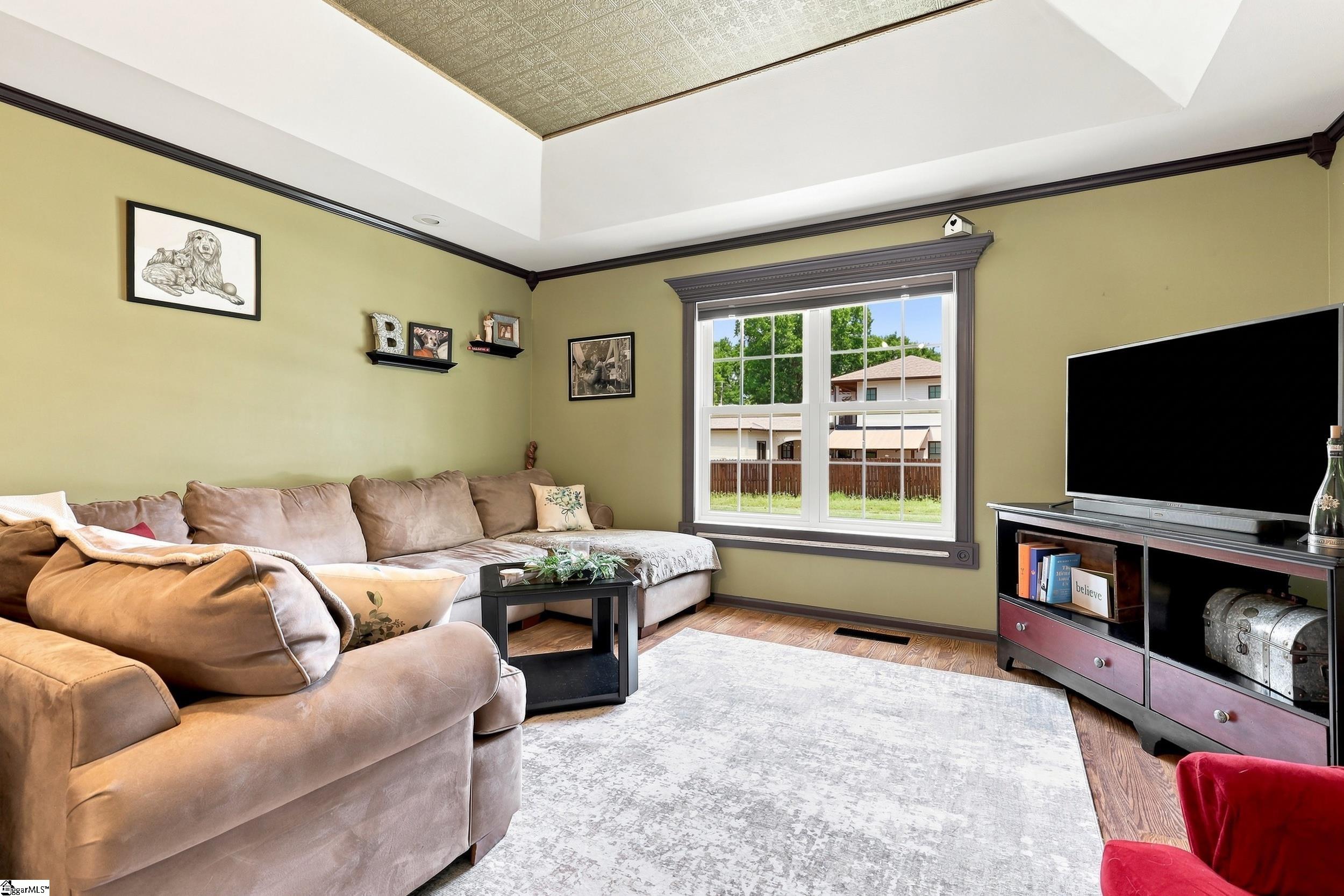 1009 Willow Run Road Property Photo 8