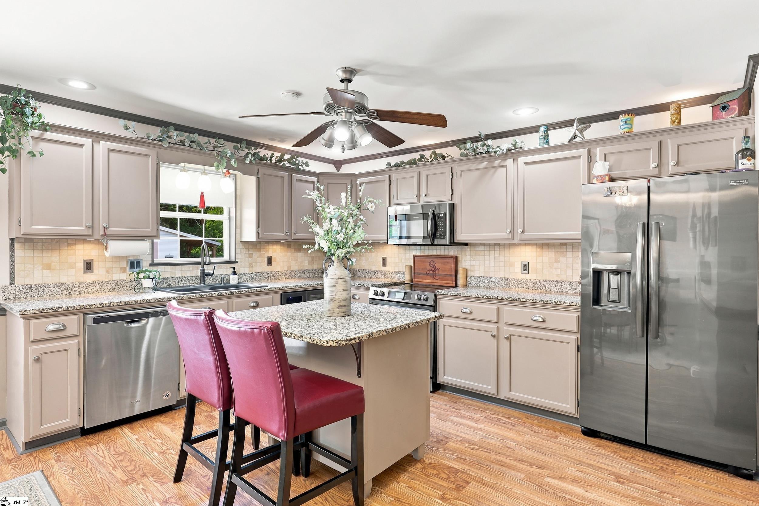 1009 Willow Run Road Property Photo 13