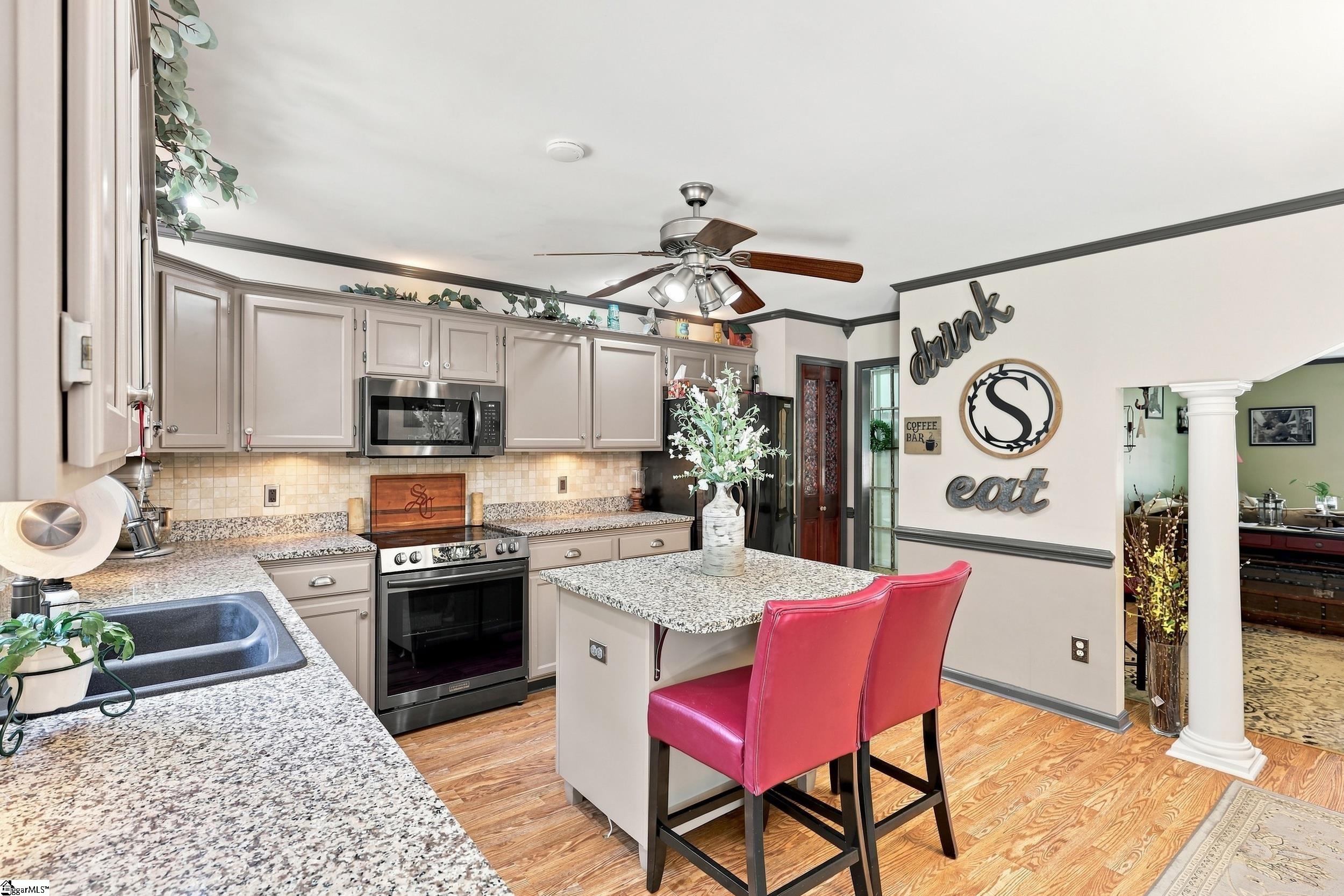 1009 Willow Run Road Property Photo 14